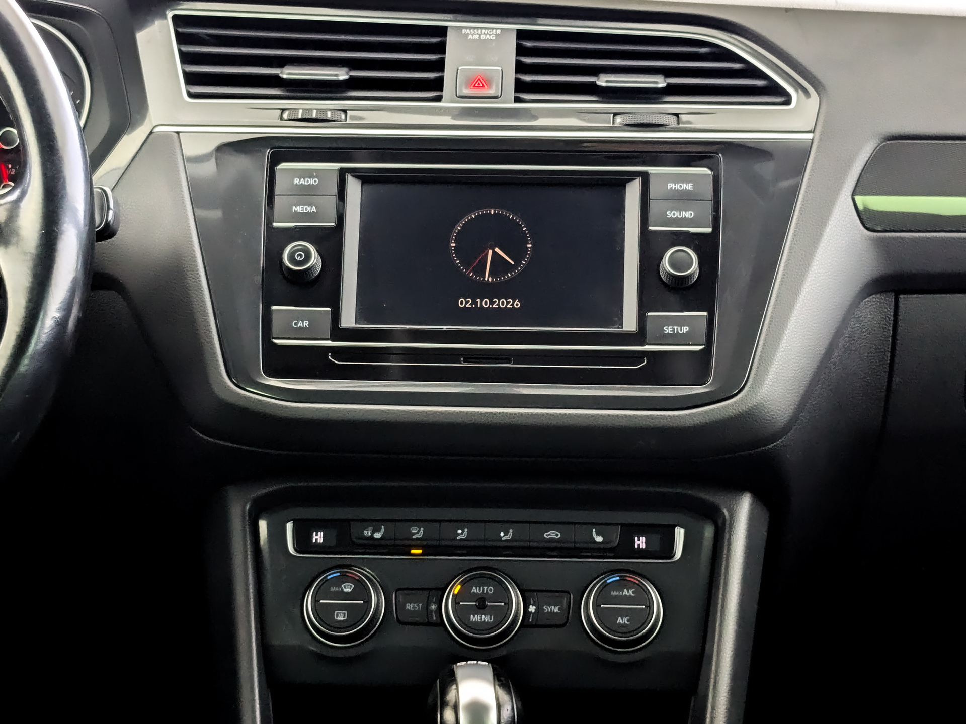 VOLKSWAGEN Tiguan 1.40 (150 л.с), автомат, 2017, пробег 125 740 км