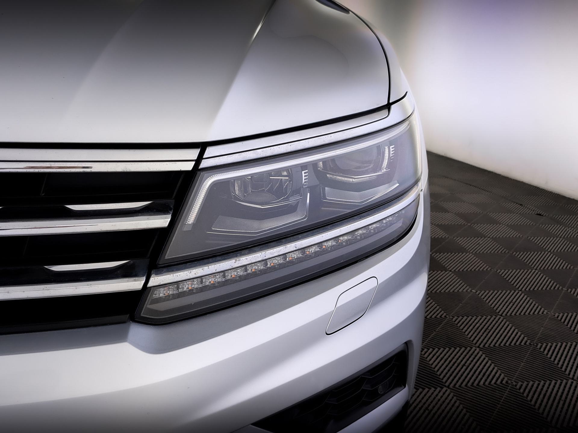VOLKSWAGEN Tiguan 1.40 (150 л.с), автомат, 2017, пробег 125 740 км