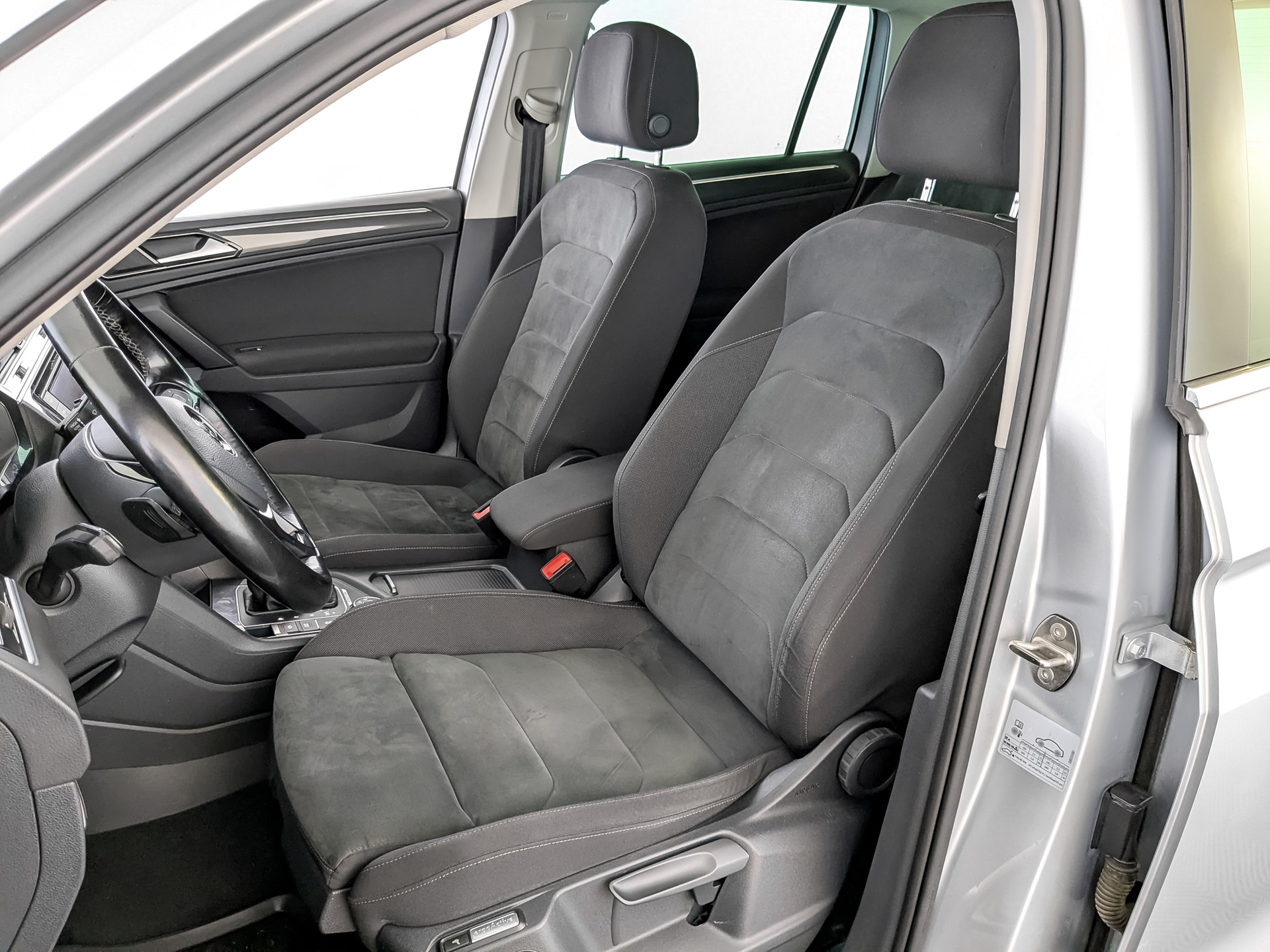 VOLKSWAGEN Tiguan 1.40 (150 л.с), автомат, 2017, пробег 125 740 км