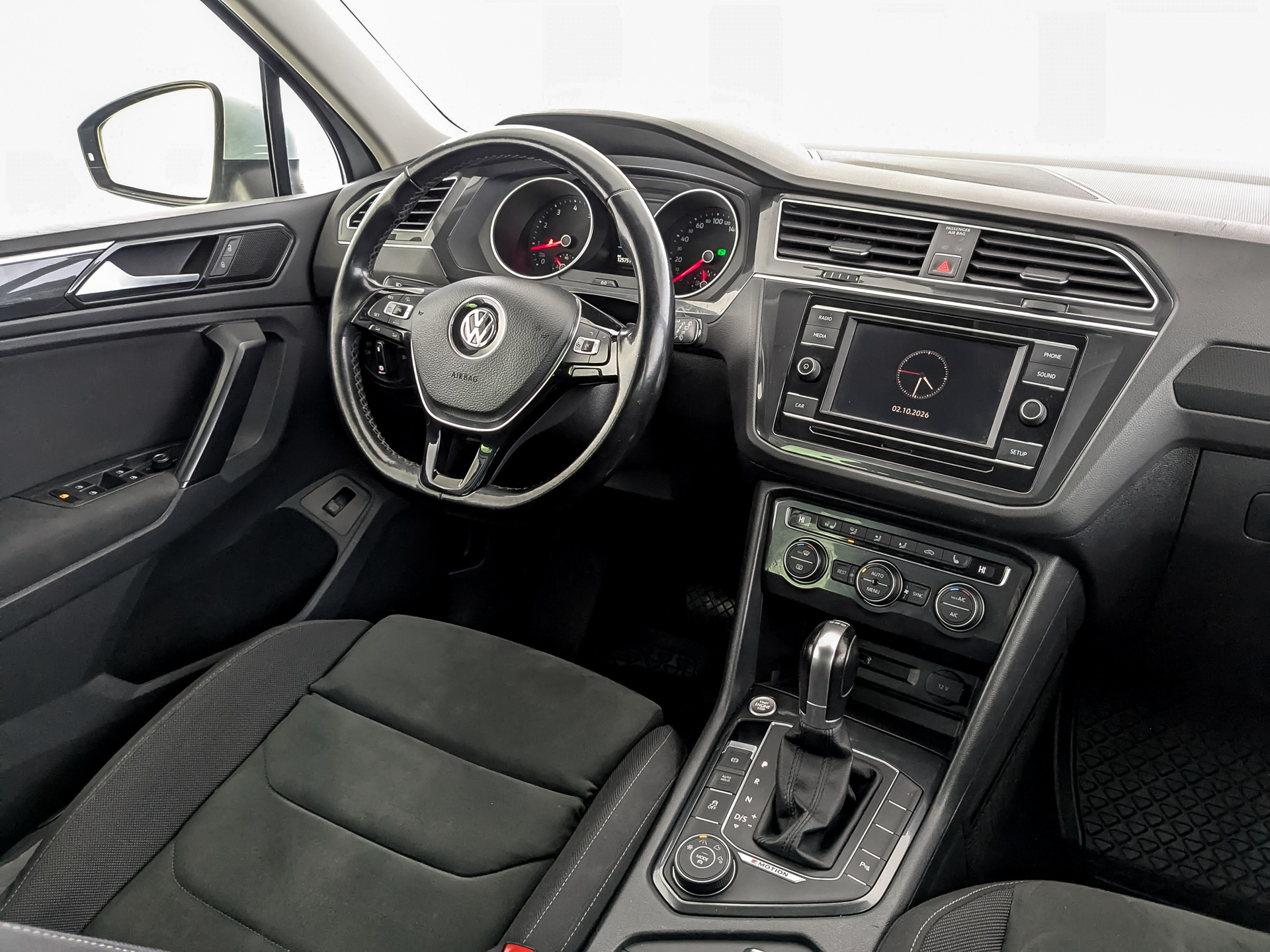 VOLKSWAGEN Tiguan 1.40 (150 л.с), автомат, 2017, пробег 125 740 км