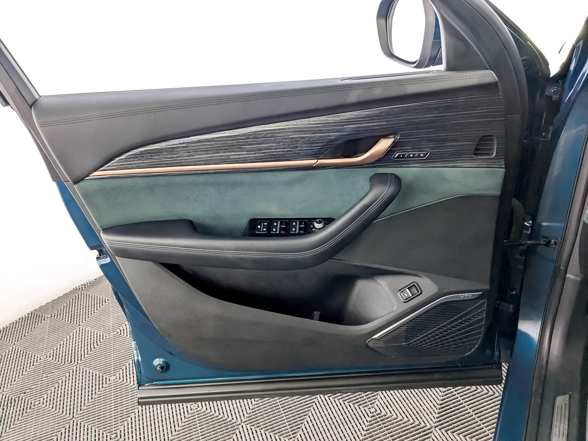 GEELY Xingyue L (Monjaro) 2.00 (238 л.с), автомат, 2023, пробег 91 134 км