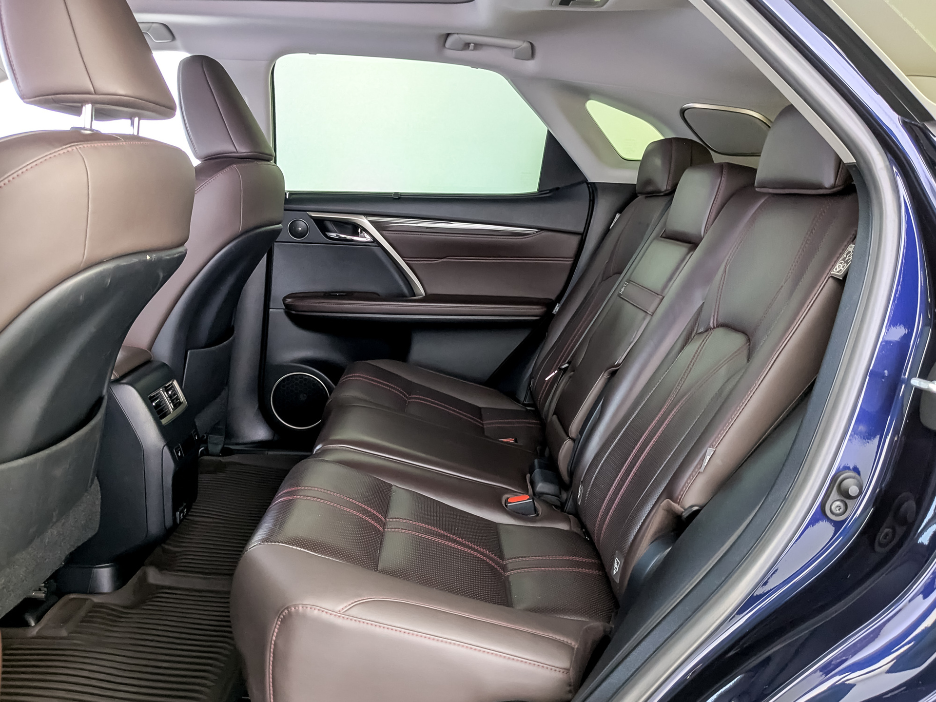 LEXUS RX 2.00 (238 л.с), автомат, 2021, пробег 65 400 км