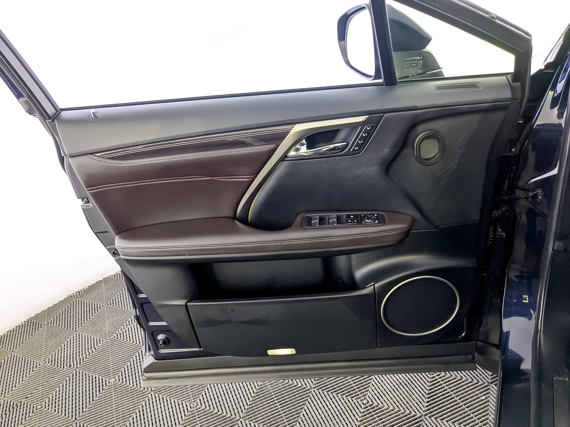 LEXUS RX 2.00 (238 л.с), автомат, 2021, пробег 65 400 км
