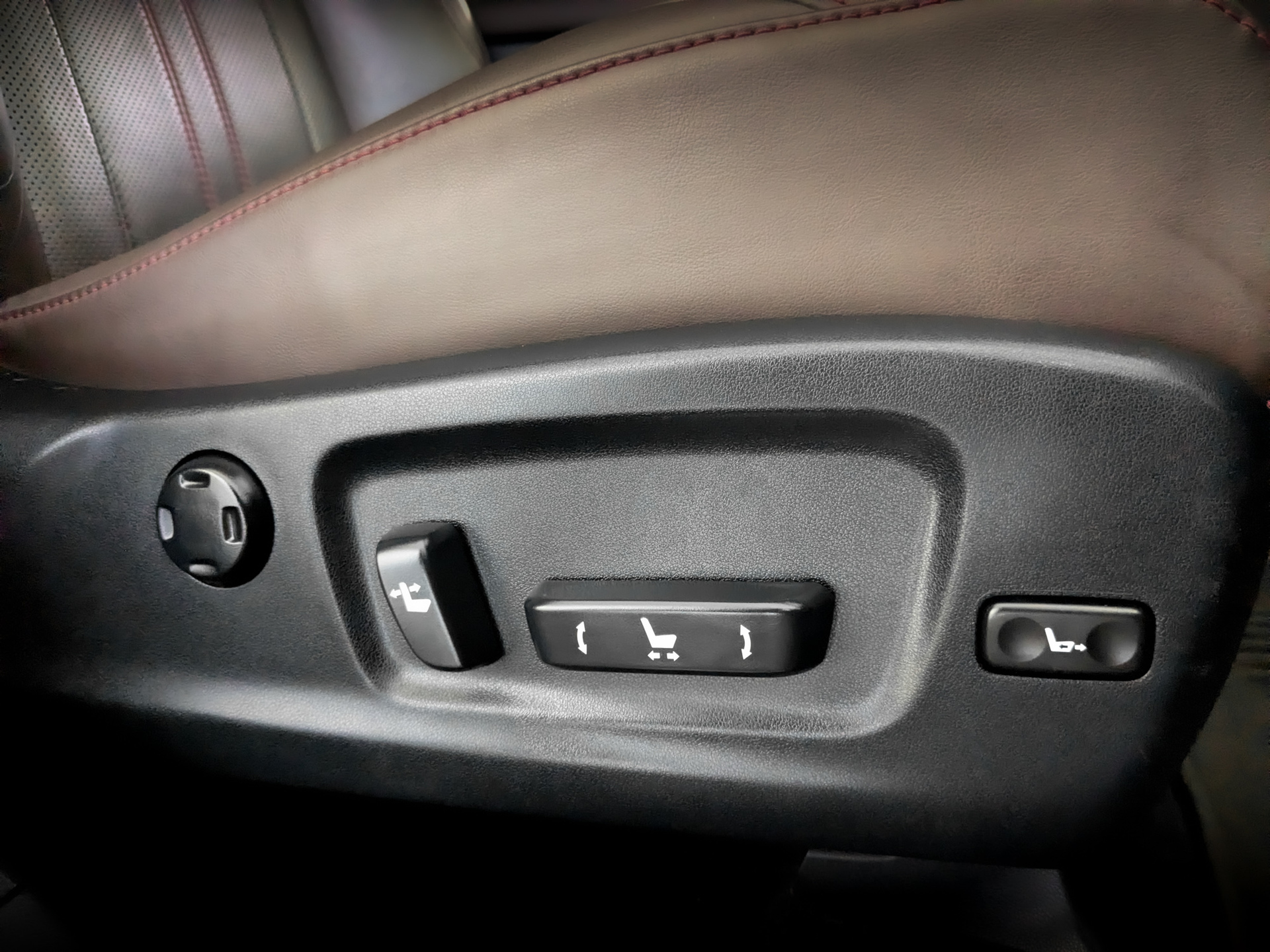 LEXUS RX 2.00 (238 л.с), автомат, 2021, пробег 65 400 км
