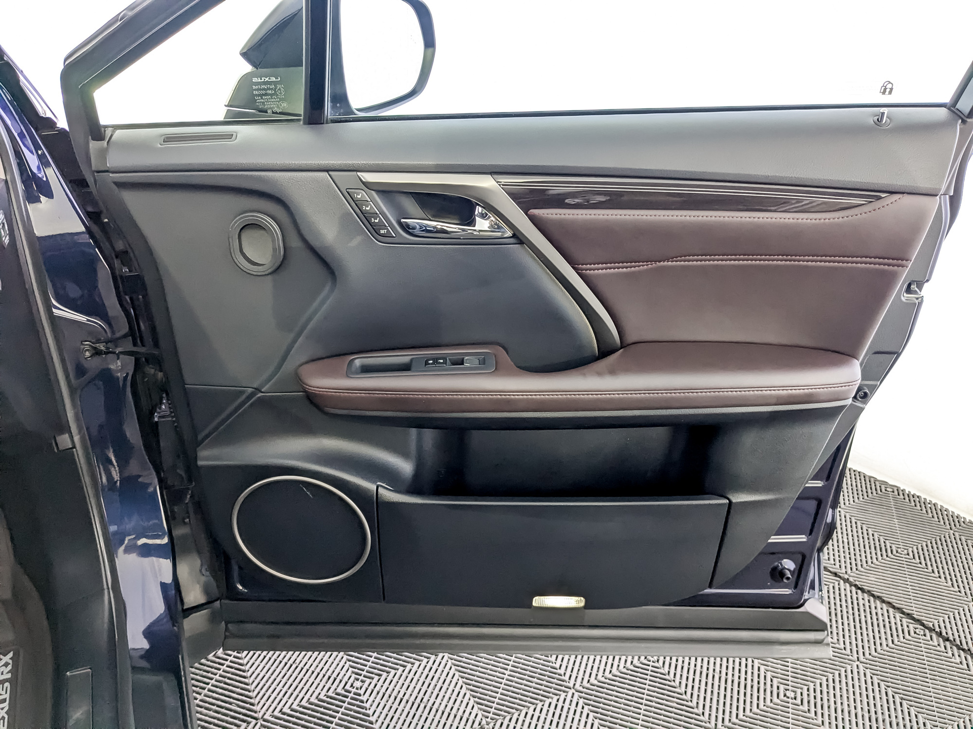 LEXUS RX 2.00 (238 л.с), автомат, 2021, пробег 65 400 км
