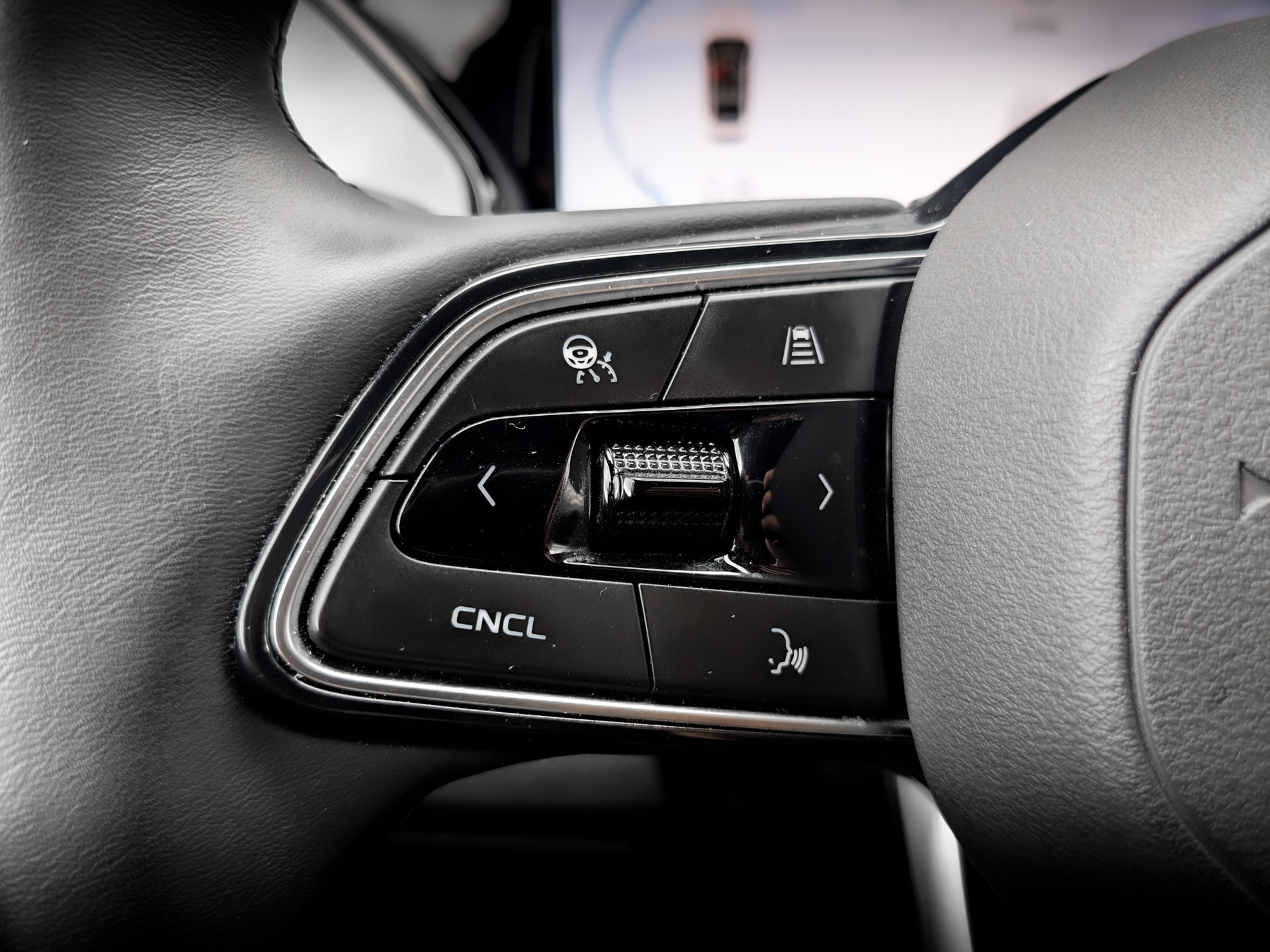 GEELY Monjaro 2.00 (238 л.с), автомат, 2024, пробег 49 296 км