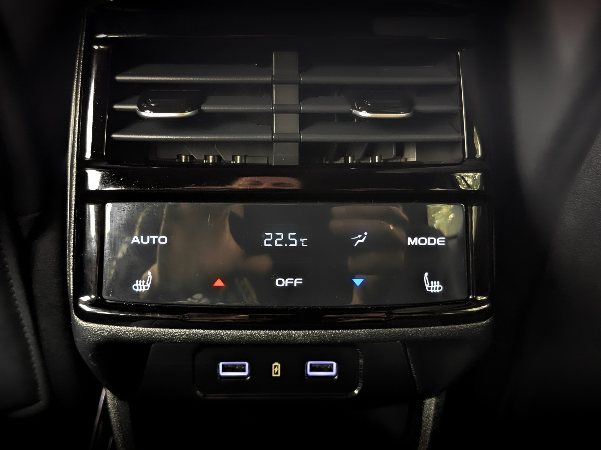 GEELY Monjaro 2.00 (238 л.с), автомат, 2024, пробег 49 296 км