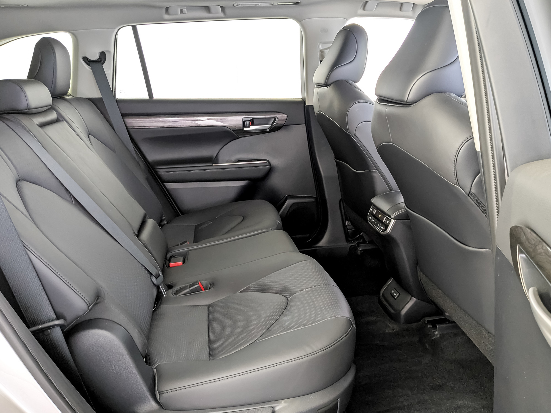 Фото Toyota Highlander Supreme 7 Seats 2.0T/248 4WD