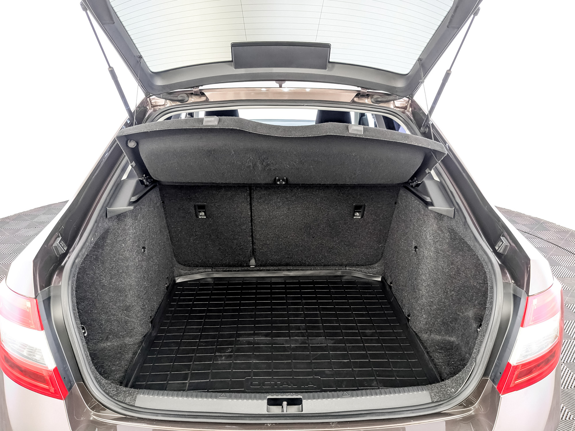 SKODA Octavia 1.60 (110 л.с), автомат, 2019, пробег 97 886 км