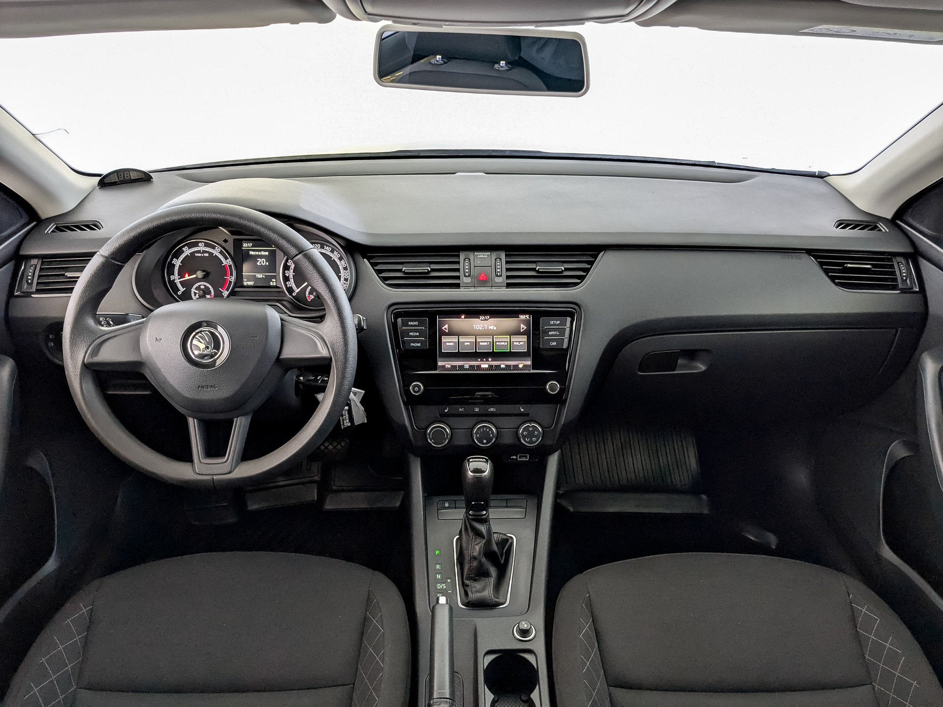 SKODA Octavia 1.60 (110 л.с), автомат, 2019, пробег 97 886 км