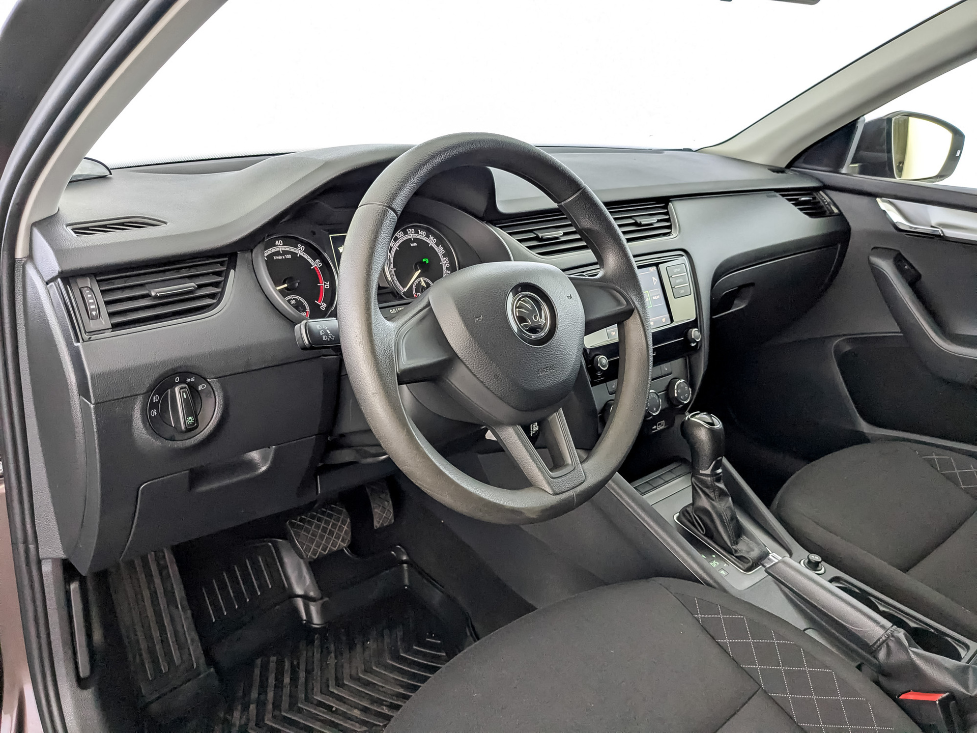 SKODA Octavia 1.60 (110 л.с), автомат, 2019, пробег 97 886 км
