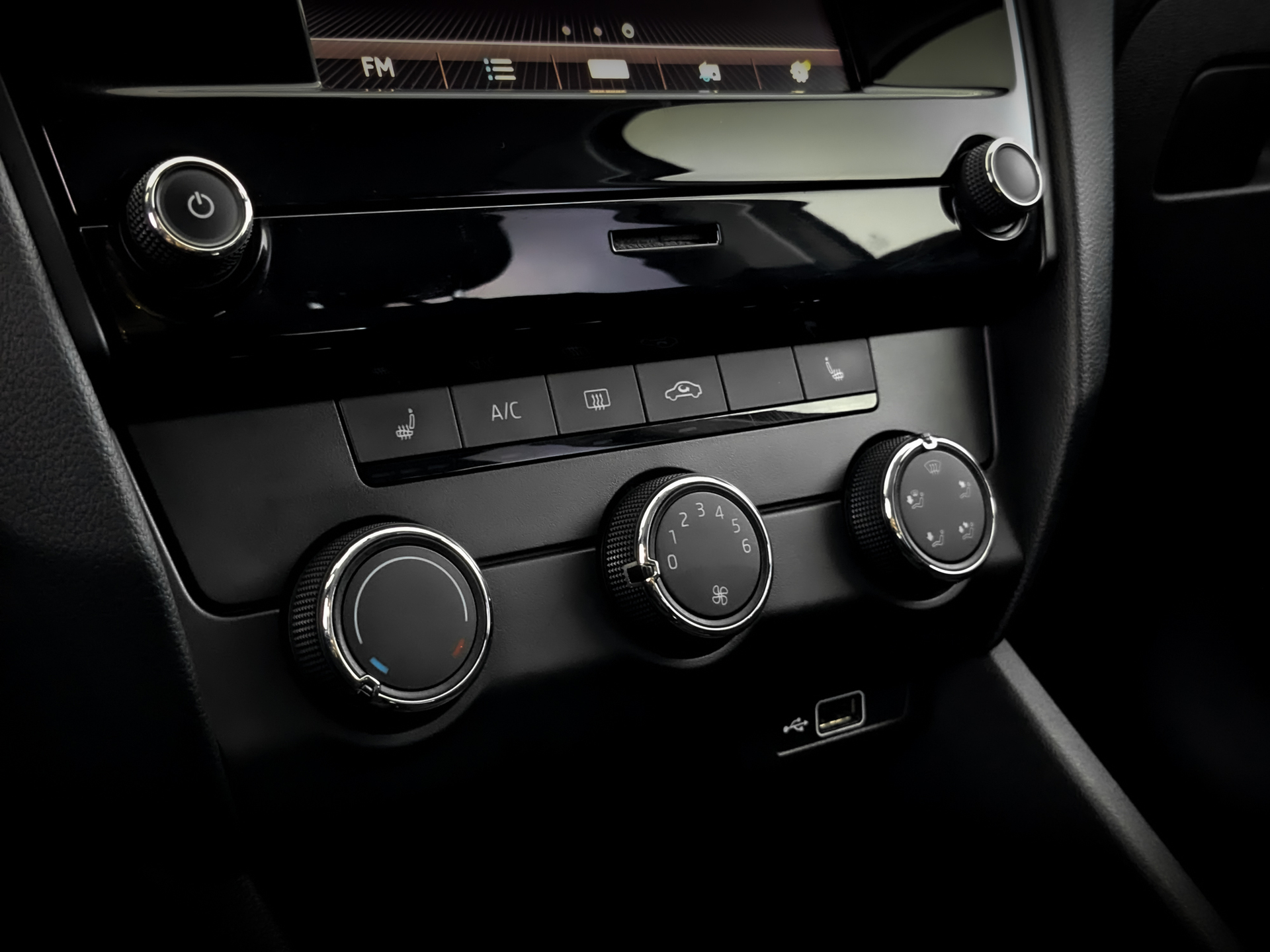 SKODA Octavia 1.60 (110 л.с), автомат, 2019, пробег 97 886 км