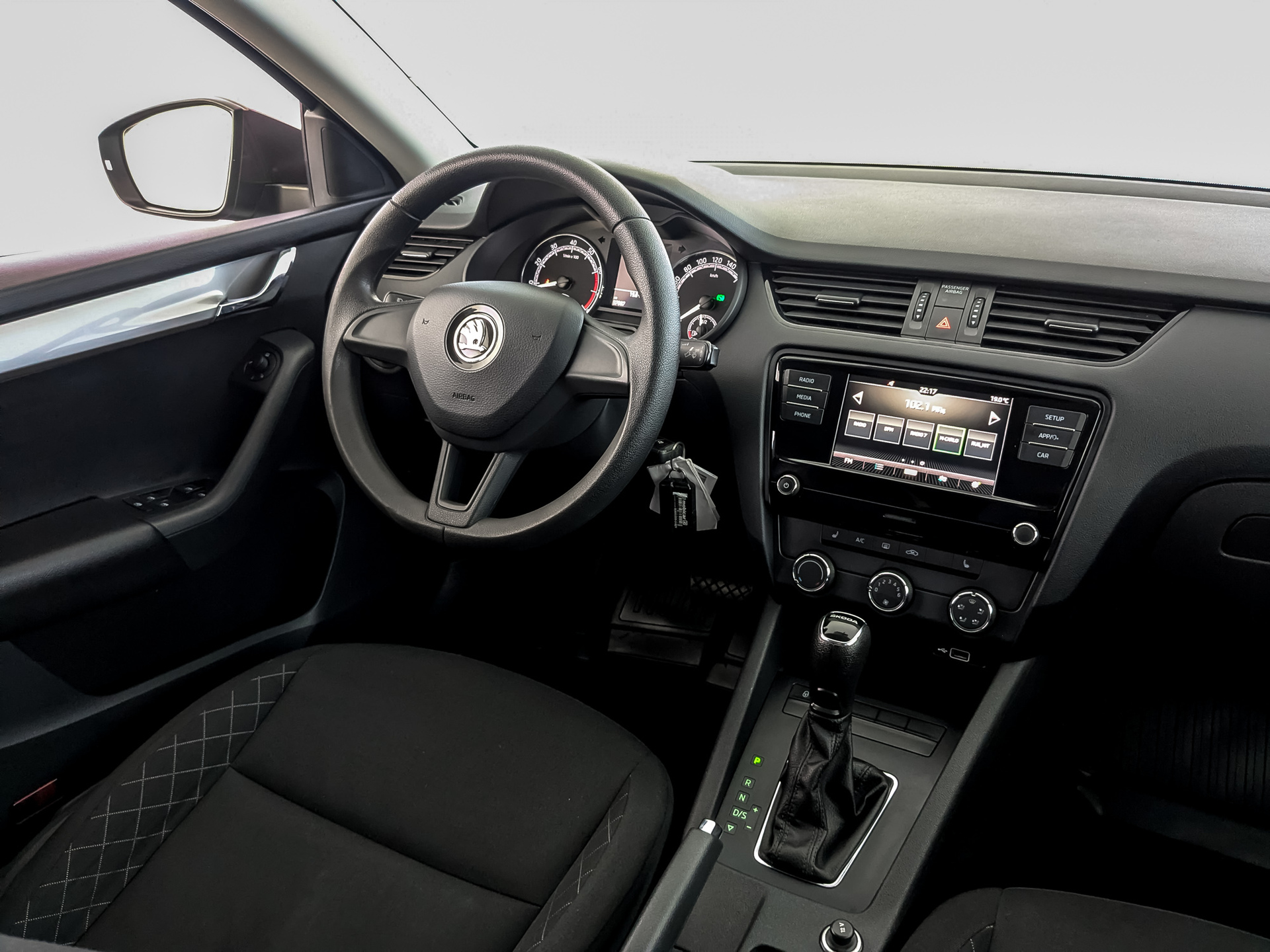 SKODA Octavia 1.60 (110 л.с), автомат, 2019, пробег 97 886 км