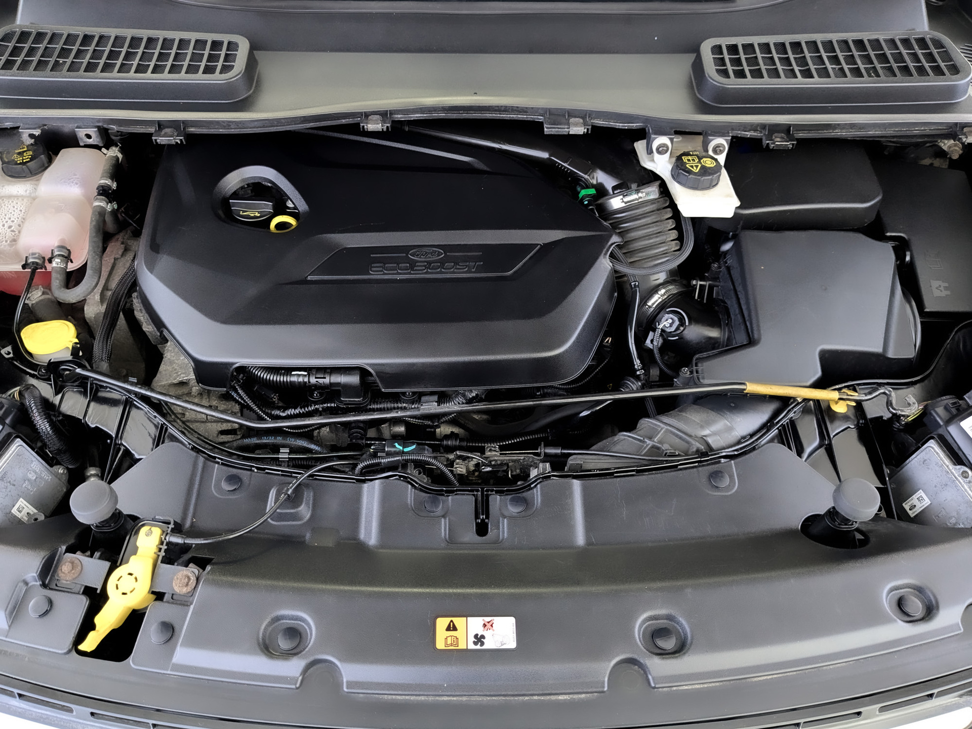 FORD Kuga 1.60 (150 л.с), автомат, 2014, пробег 157 027 км