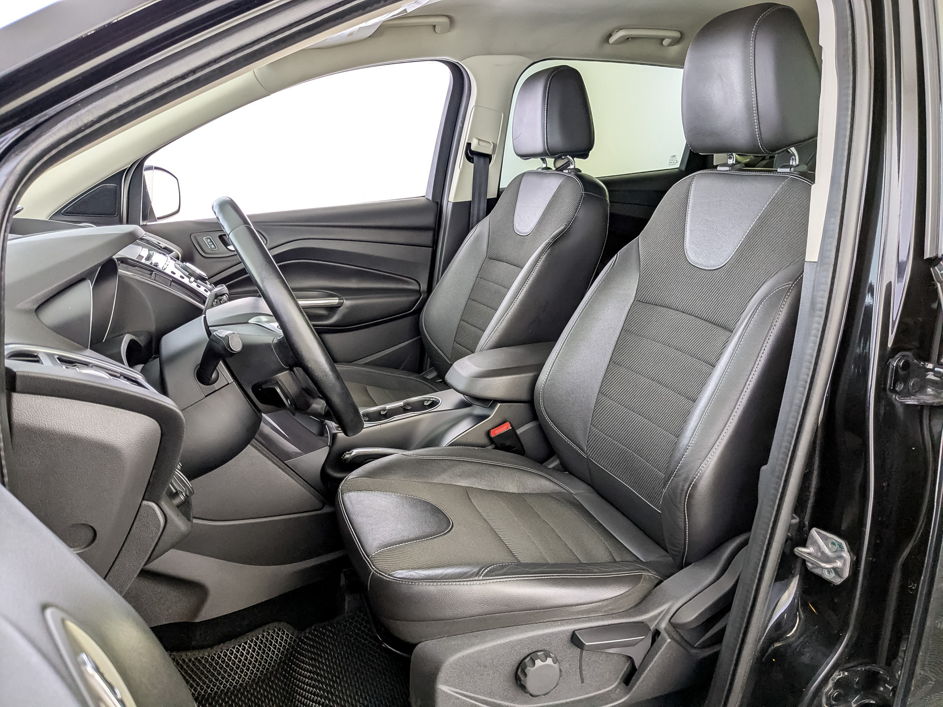 FORD Kuga 1.60 (150 л.с), автомат, 2014, пробег 157 027 км