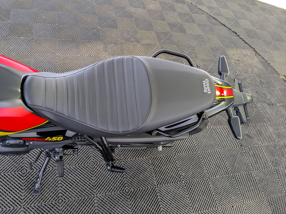 Royal Enfield Guerrilla 450 - фото №10
