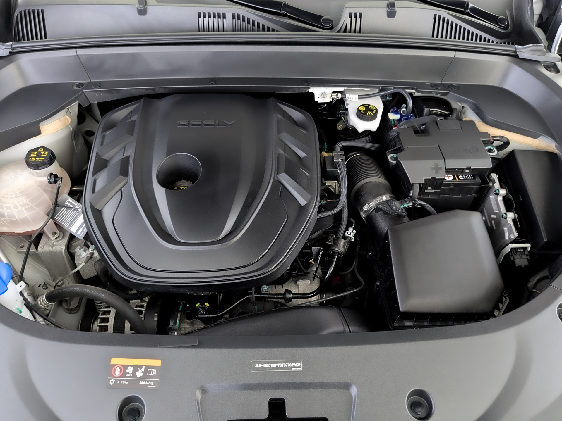 GEELY Monjaro 2.00 (238 л.с), автомат, 2023, пробег 26 928 км