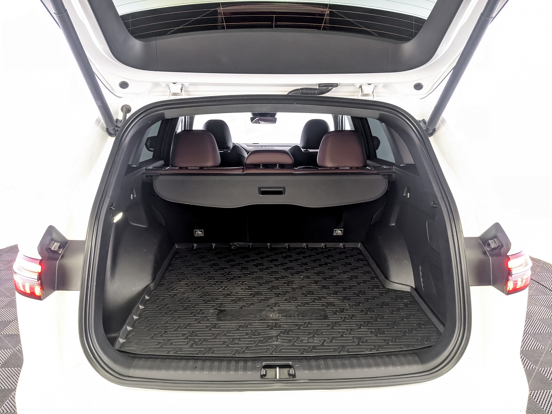 GEELY Monjaro 2.00 (238 л.с), автомат, 2023, пробег 26 928 км