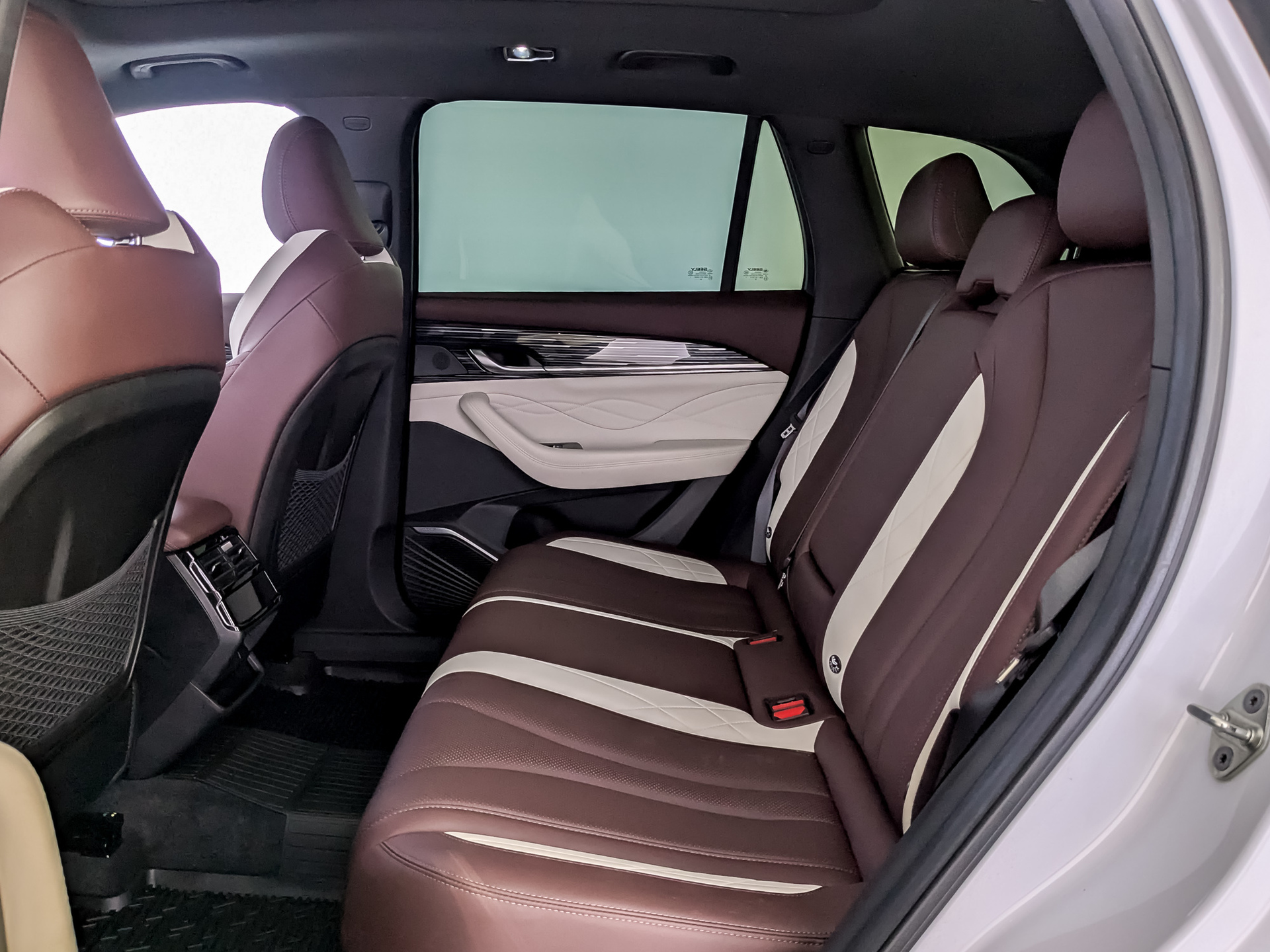 GEELY Monjaro 2.00 (238 л.с), автомат, 2023, пробег 26 928 км