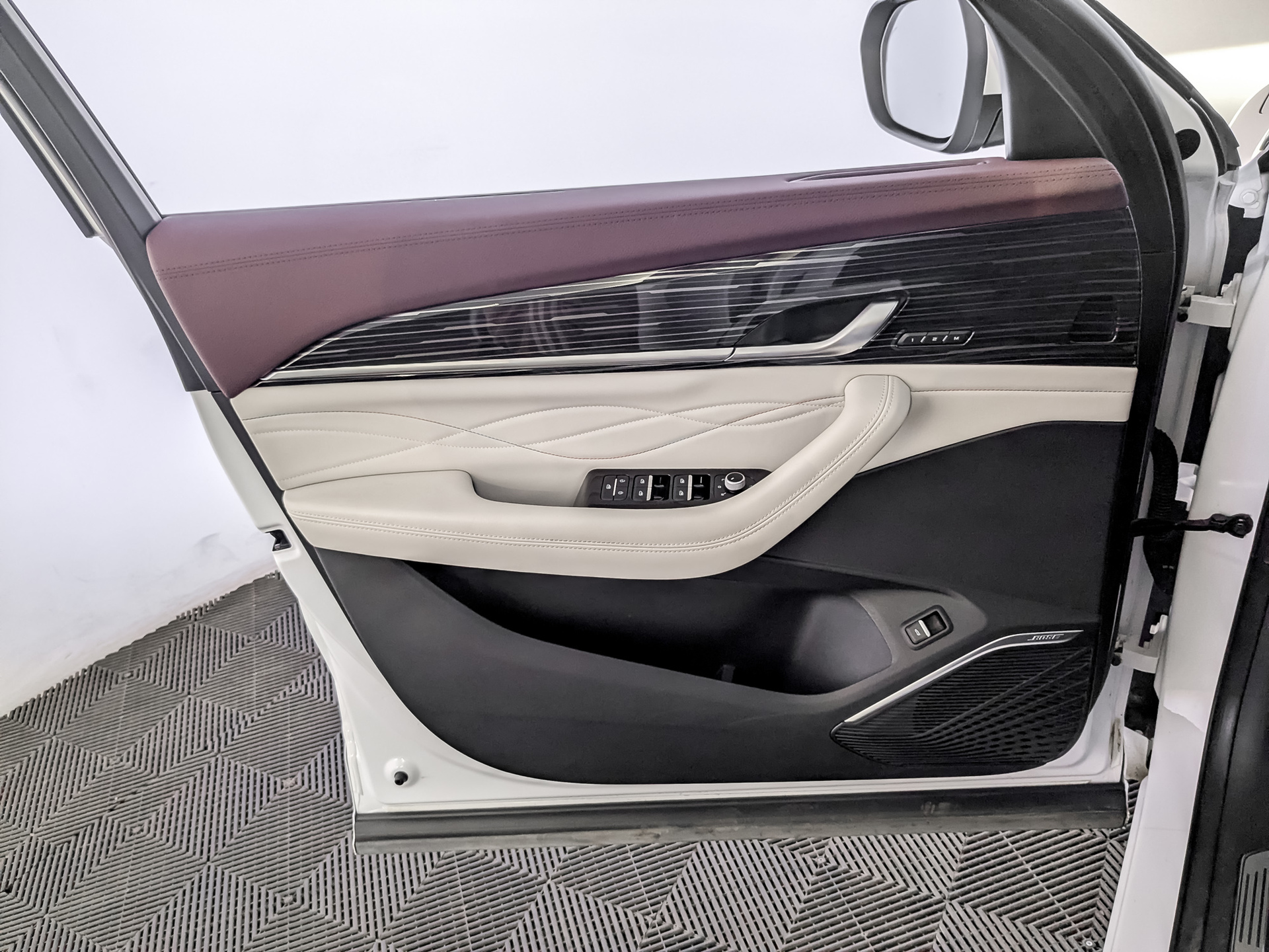 GEELY Monjaro 2.00 (238 л.с), автомат, 2023, пробег 26 928 км