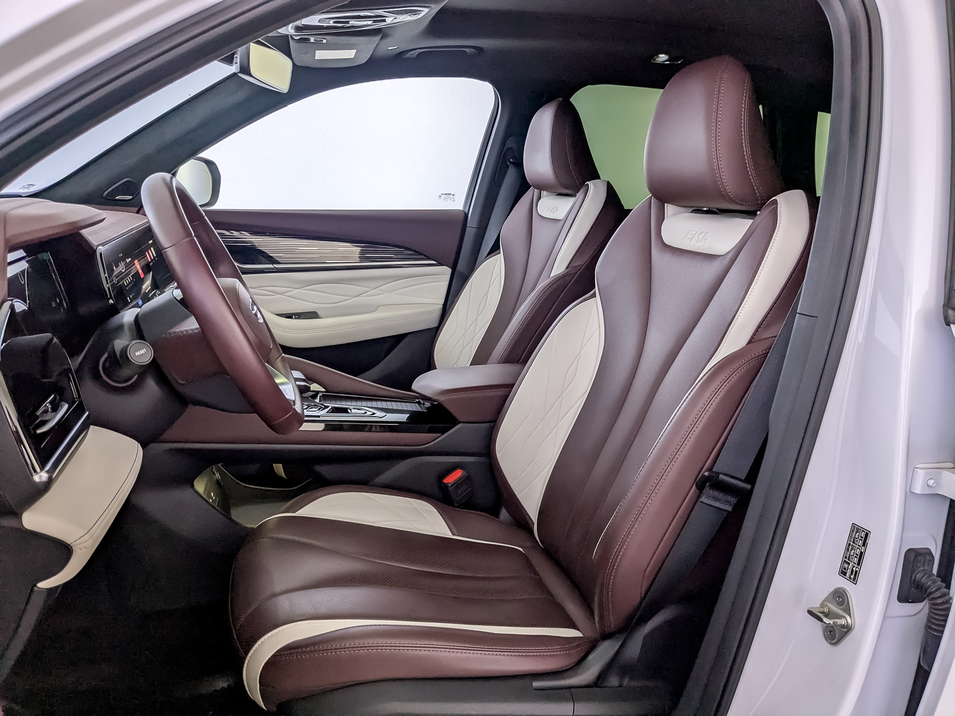 GEELY Monjaro 2.00 (238 л.с), автомат, 2023, пробег 26 928 км