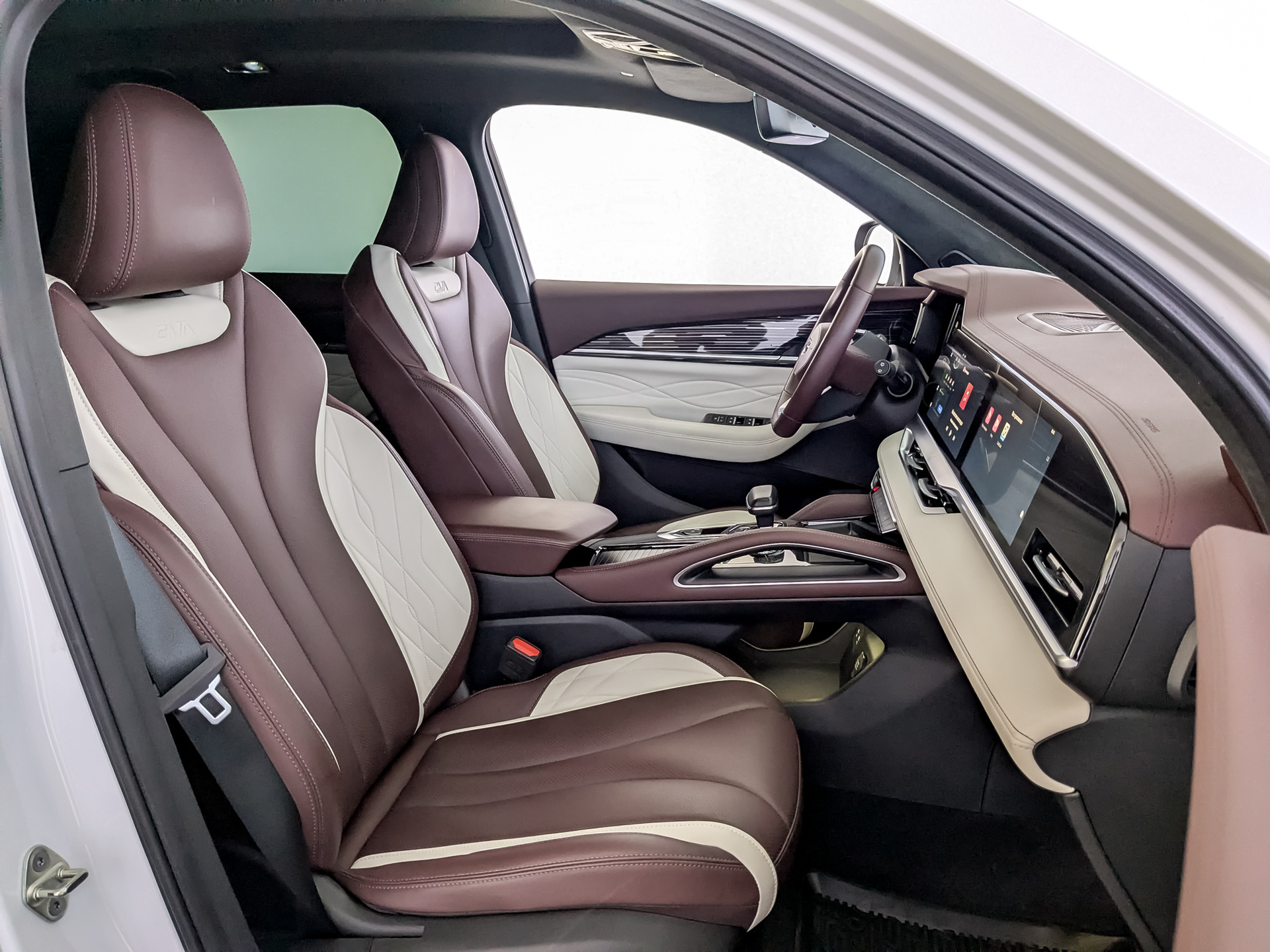 GEELY Monjaro 2.00 (238 л.с), автомат, 2023, пробег 26 928 км