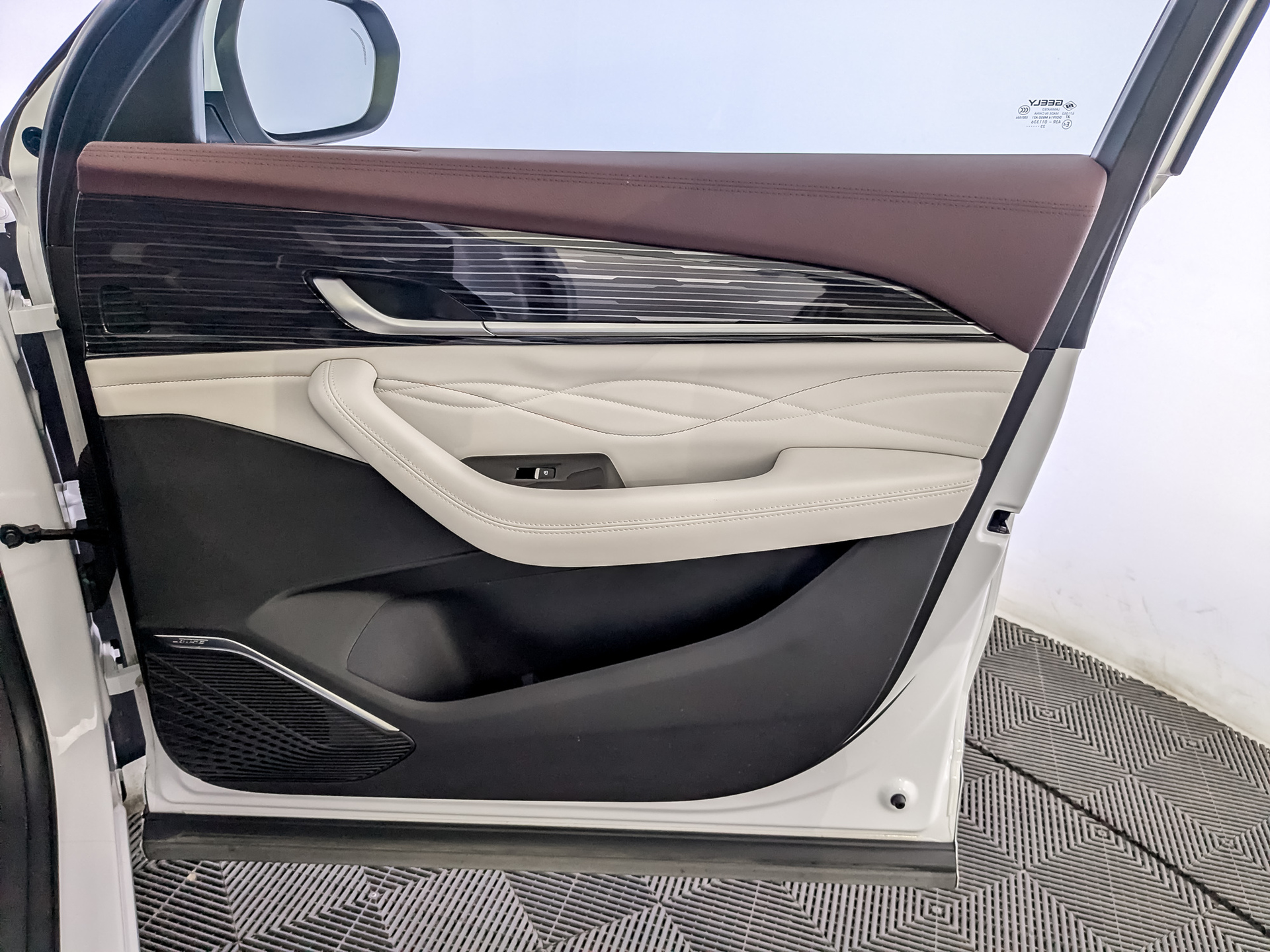 GEELY Monjaro 2.00 (238 л.с), автомат, 2023, пробег 26 928 км