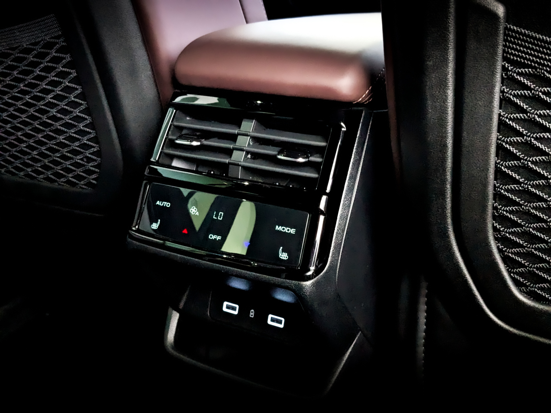 GEELY Monjaro 2.00 (238 л.с), автомат, 2023, пробег 26 928 км