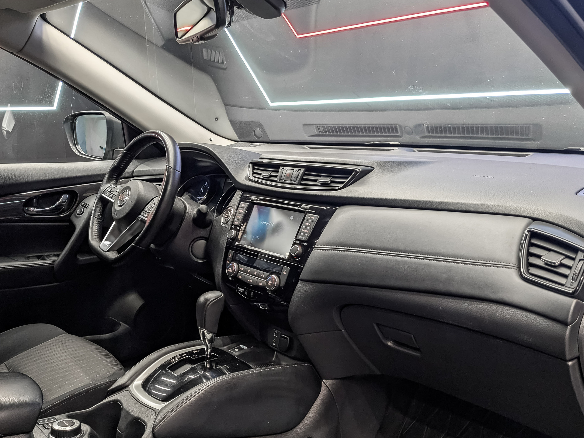 NISSAN X-Trail 2.50 (171 л.с), автомат, 2019, пробег 148 736 км