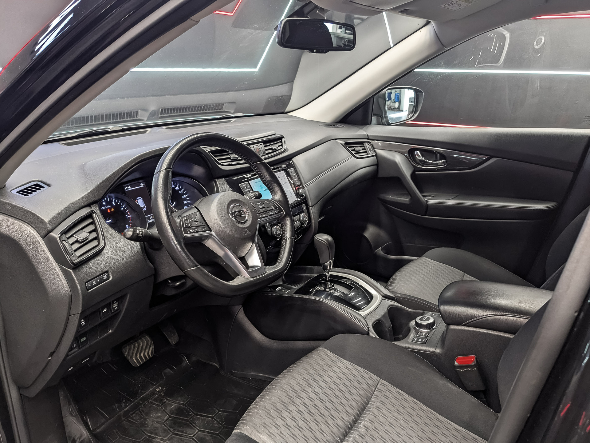 NISSAN X-Trail 2.50 (171 л.с), автомат, 2019, пробег 148 736 км