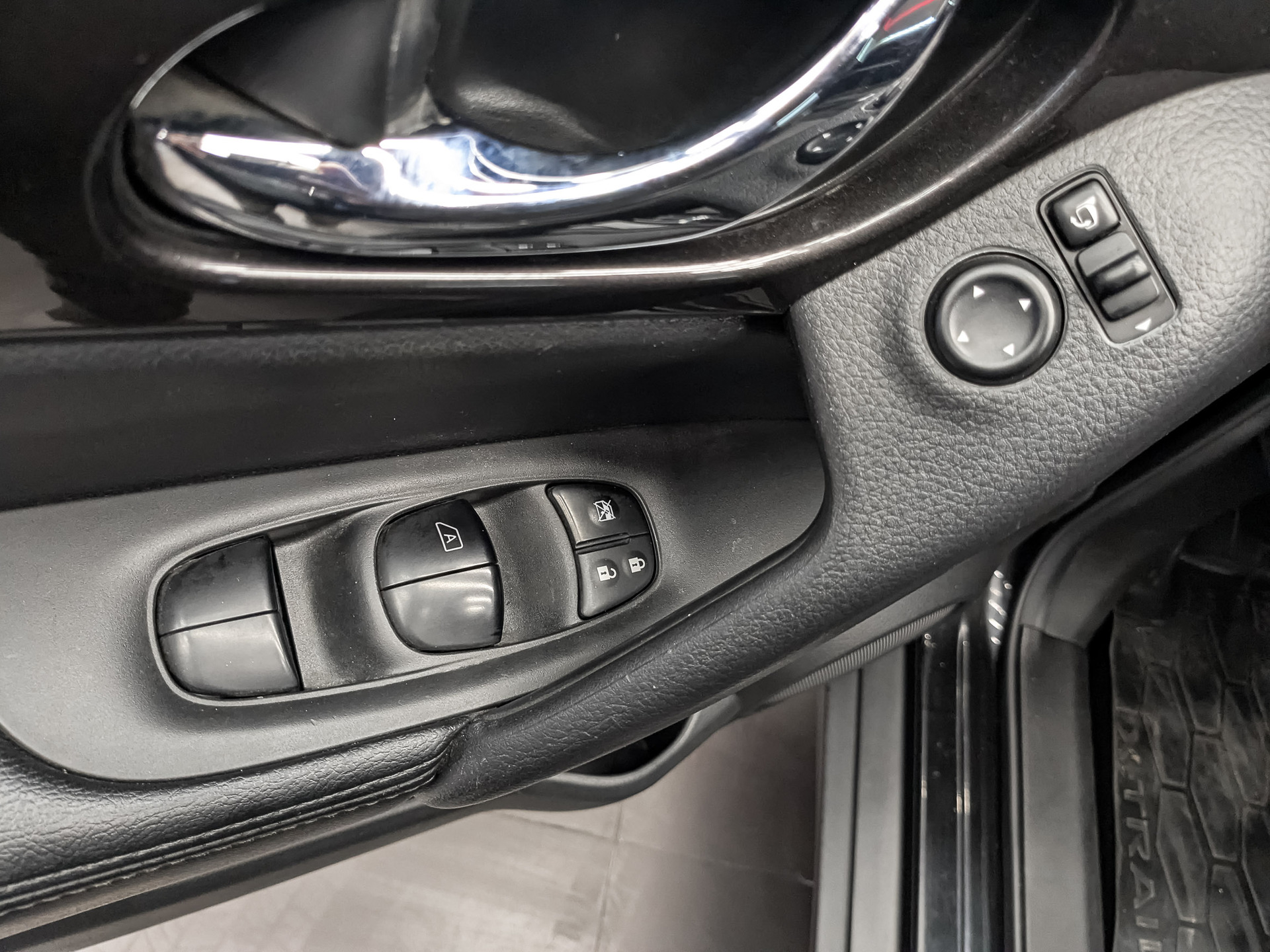 NISSAN X-Trail 2.50 (171 л.с), автомат, 2019, пробег 148 736 км