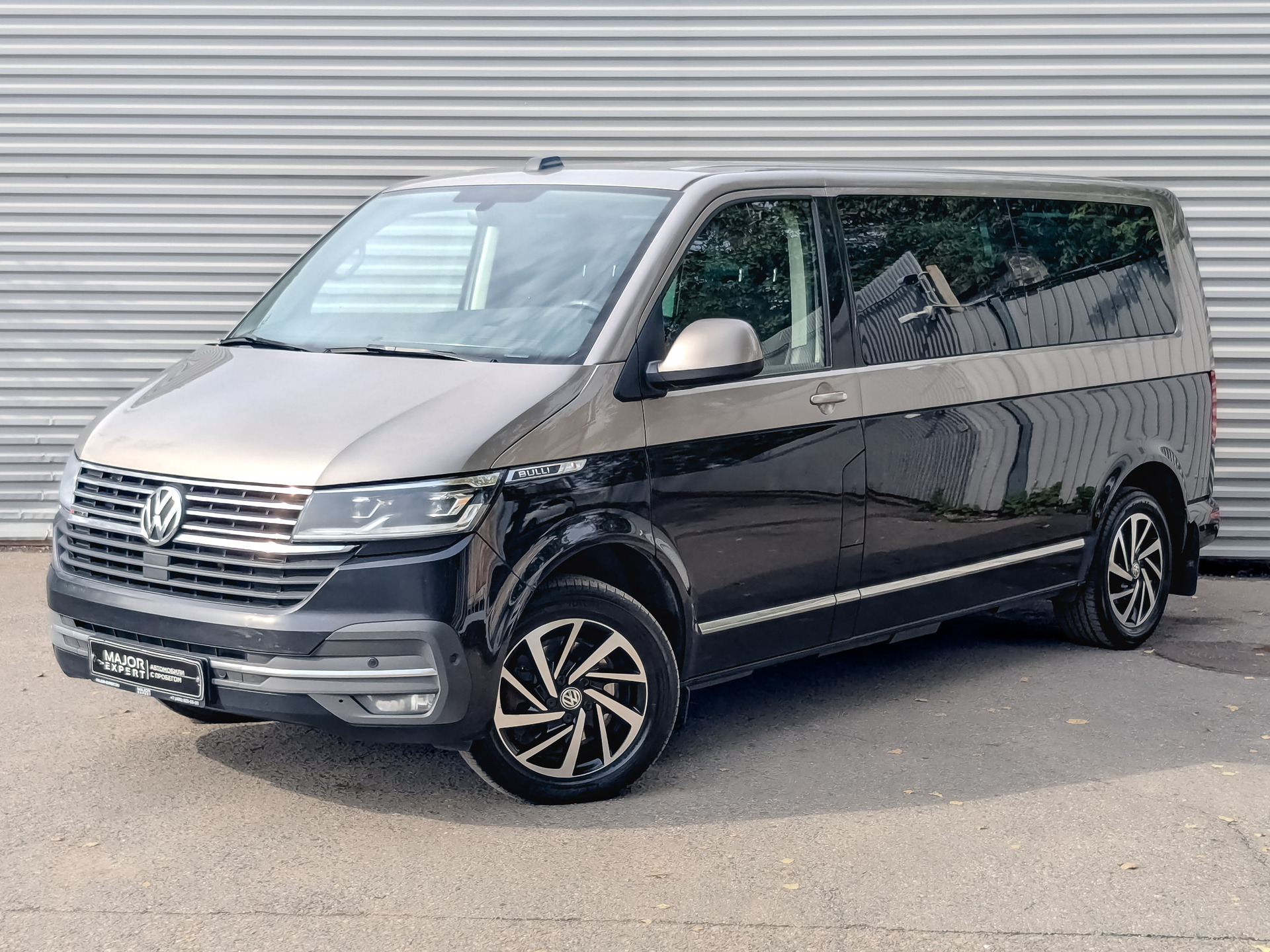 VOLKSWAGEN Multivan 2.00 (199 л.с), автомат, 2021, пробег 208 000 км