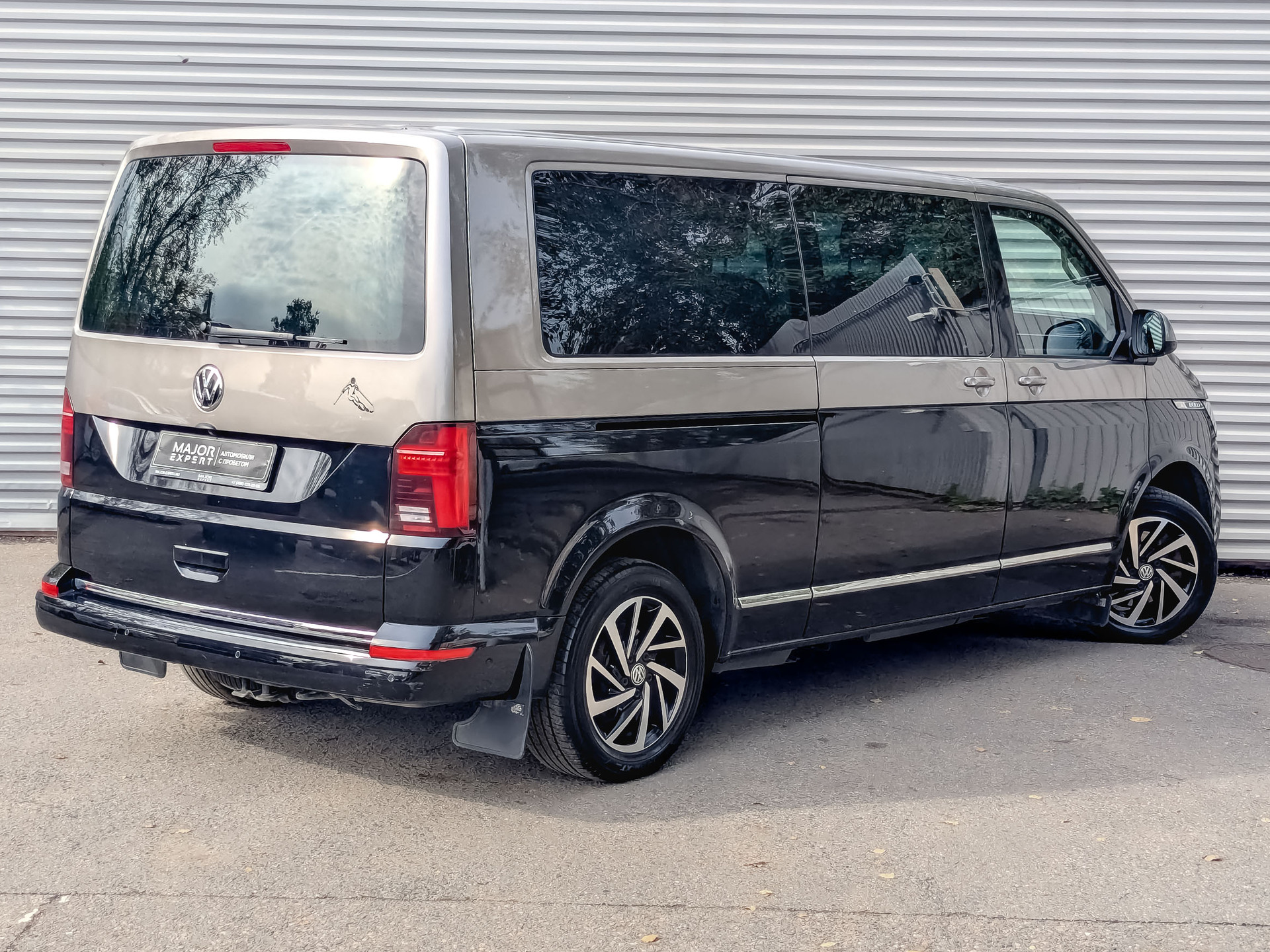 VOLKSWAGEN Multivan 2.00 (199 л.с), автомат, 2021, пробег 208 000 км