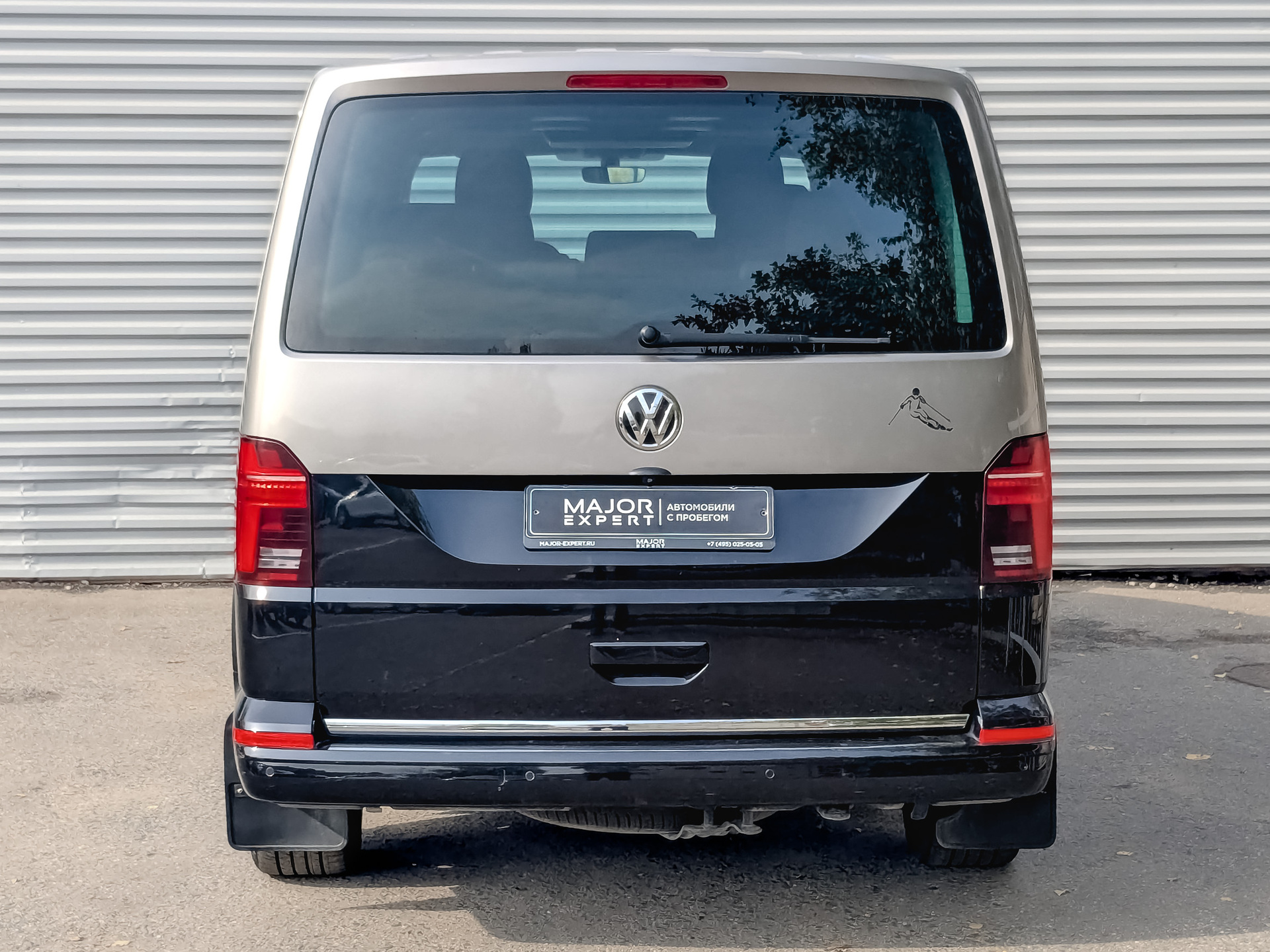 VOLKSWAGEN Multivan 2.00 (199 л.с), автомат, 2021, пробег 208 000 км