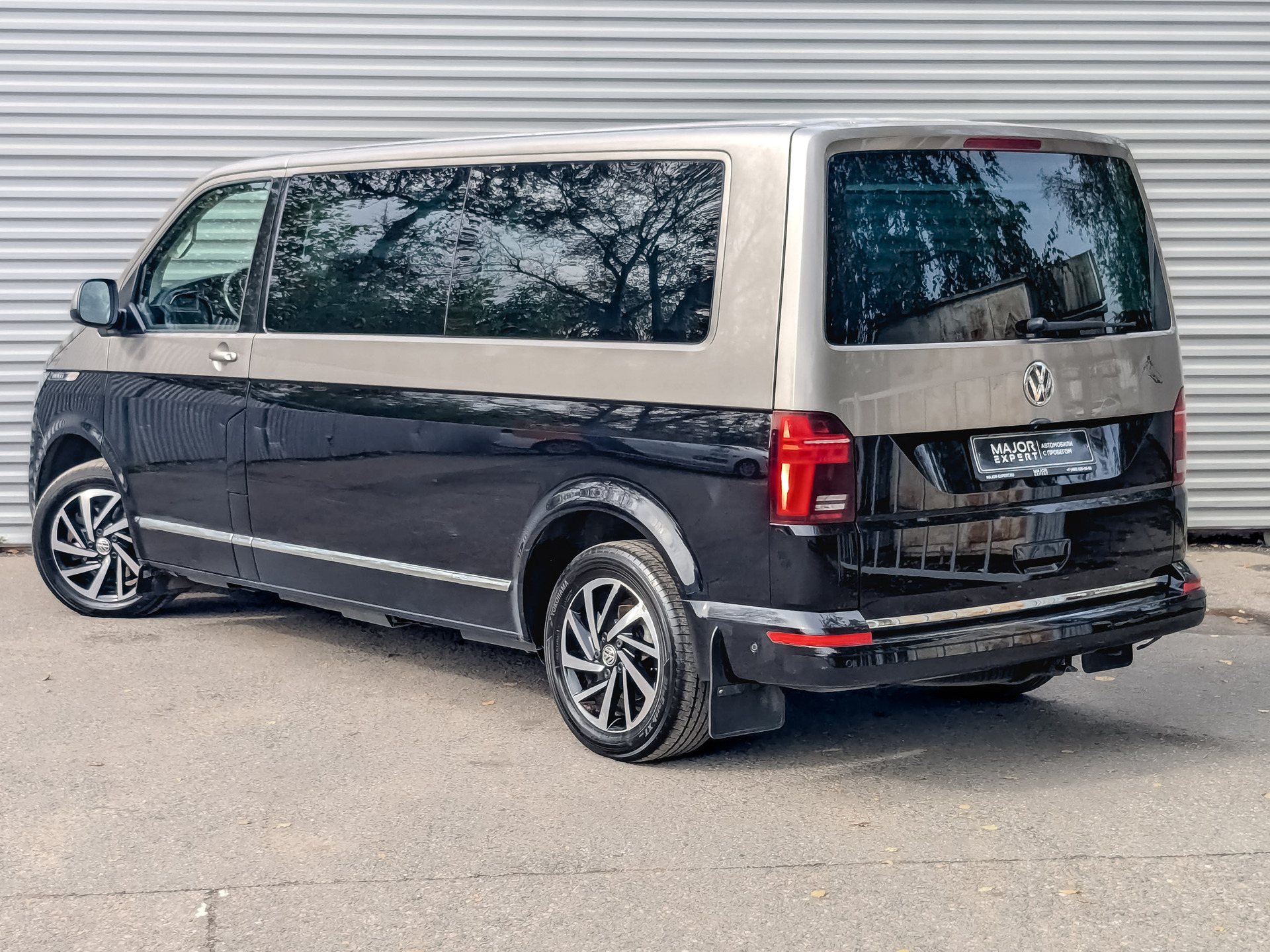 VOLKSWAGEN Multivan 2.00 (199 л.с), автомат, 2021, пробег 208 000 км