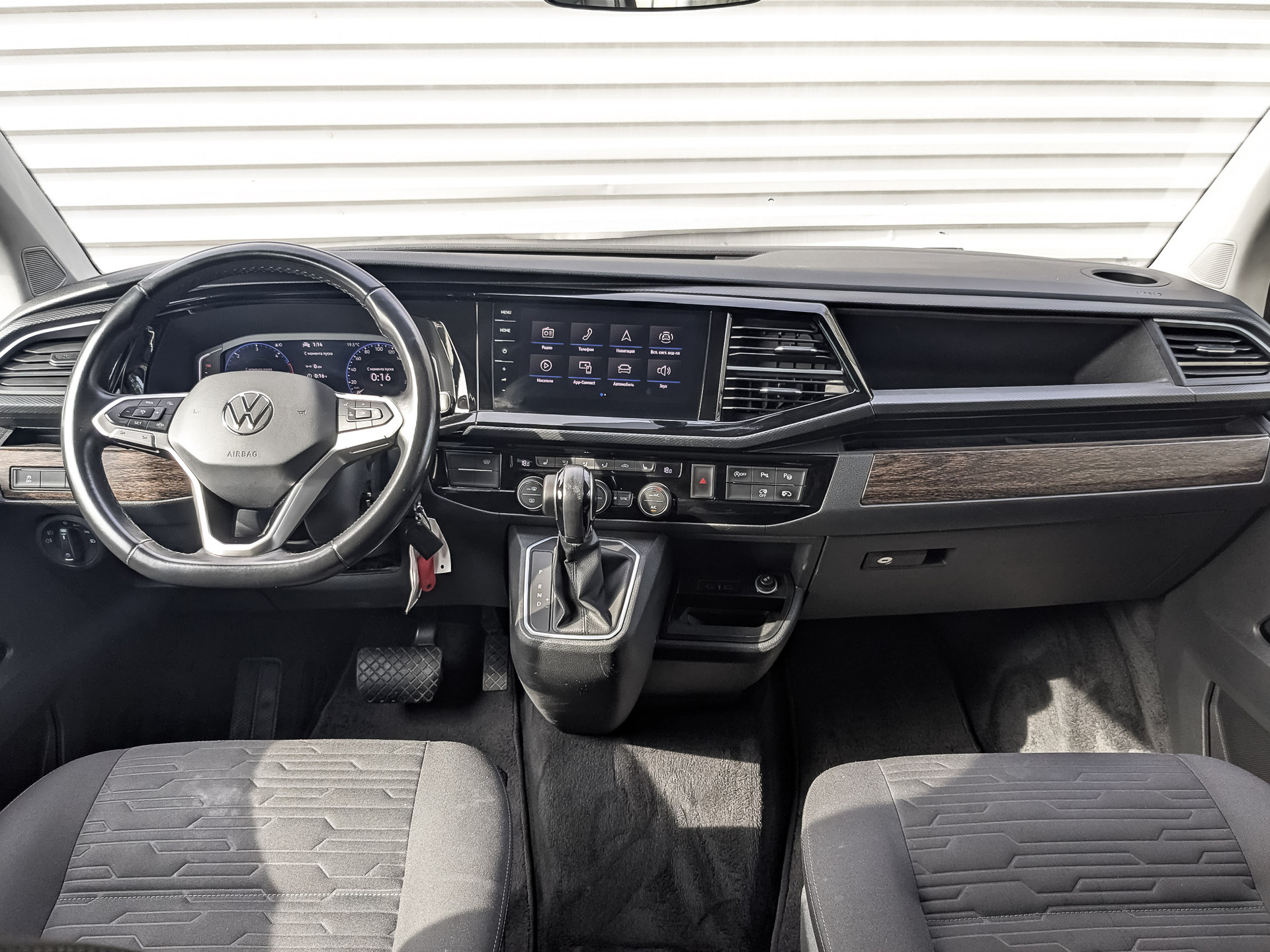 VOLKSWAGEN Multivan 2.00 (199 л.с), автомат, 2021, пробег 208 000 км