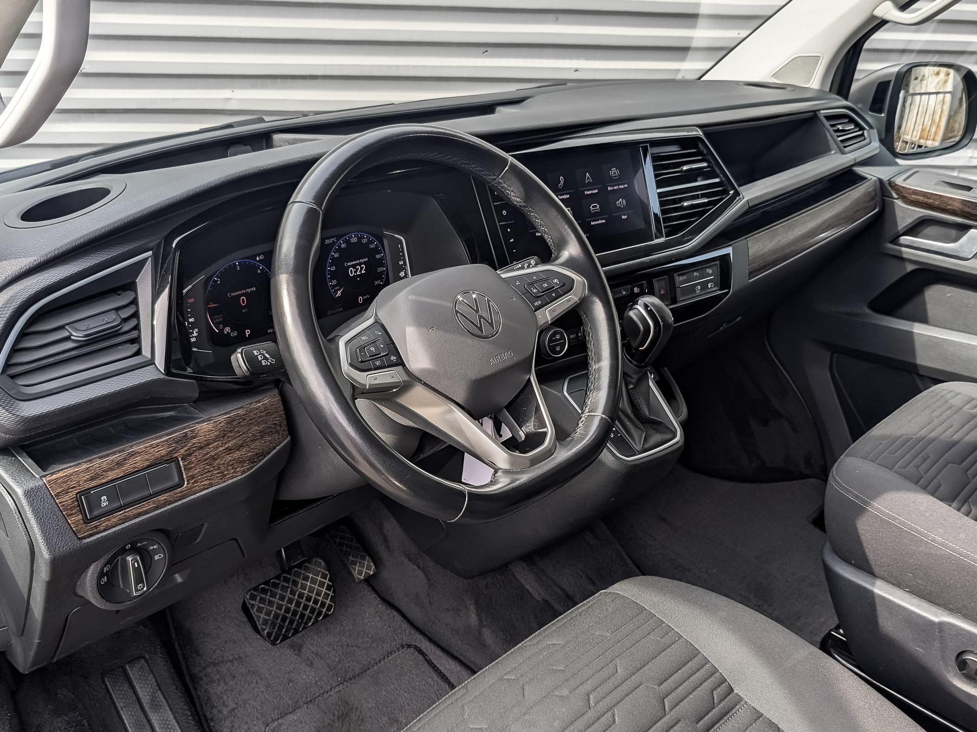 VOLKSWAGEN Multivan 2.00 (199 л.с), автомат, 2021, пробег 208 000 км