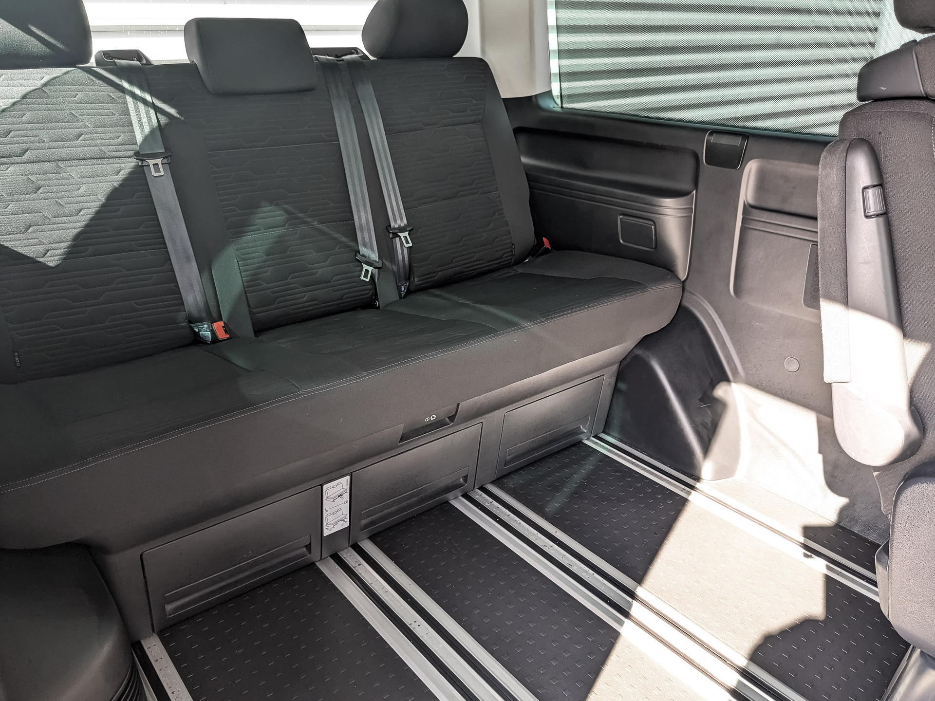 VOLKSWAGEN Multivan 2.00 (199 л.с), автомат, 2021, пробег 208 000 км