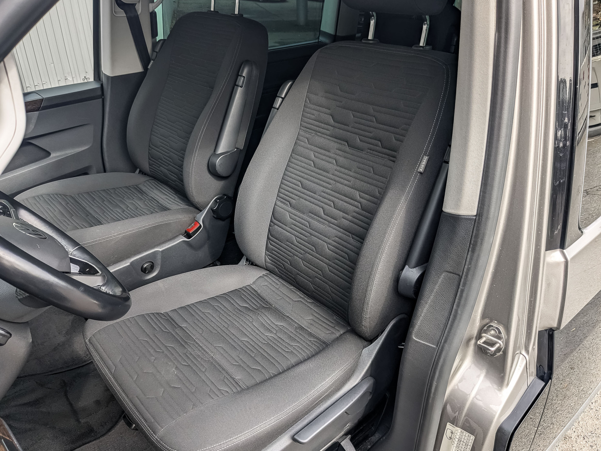 VOLKSWAGEN Multivan 2.00 (199 л.с), автомат, 2021, пробег 208 000 км