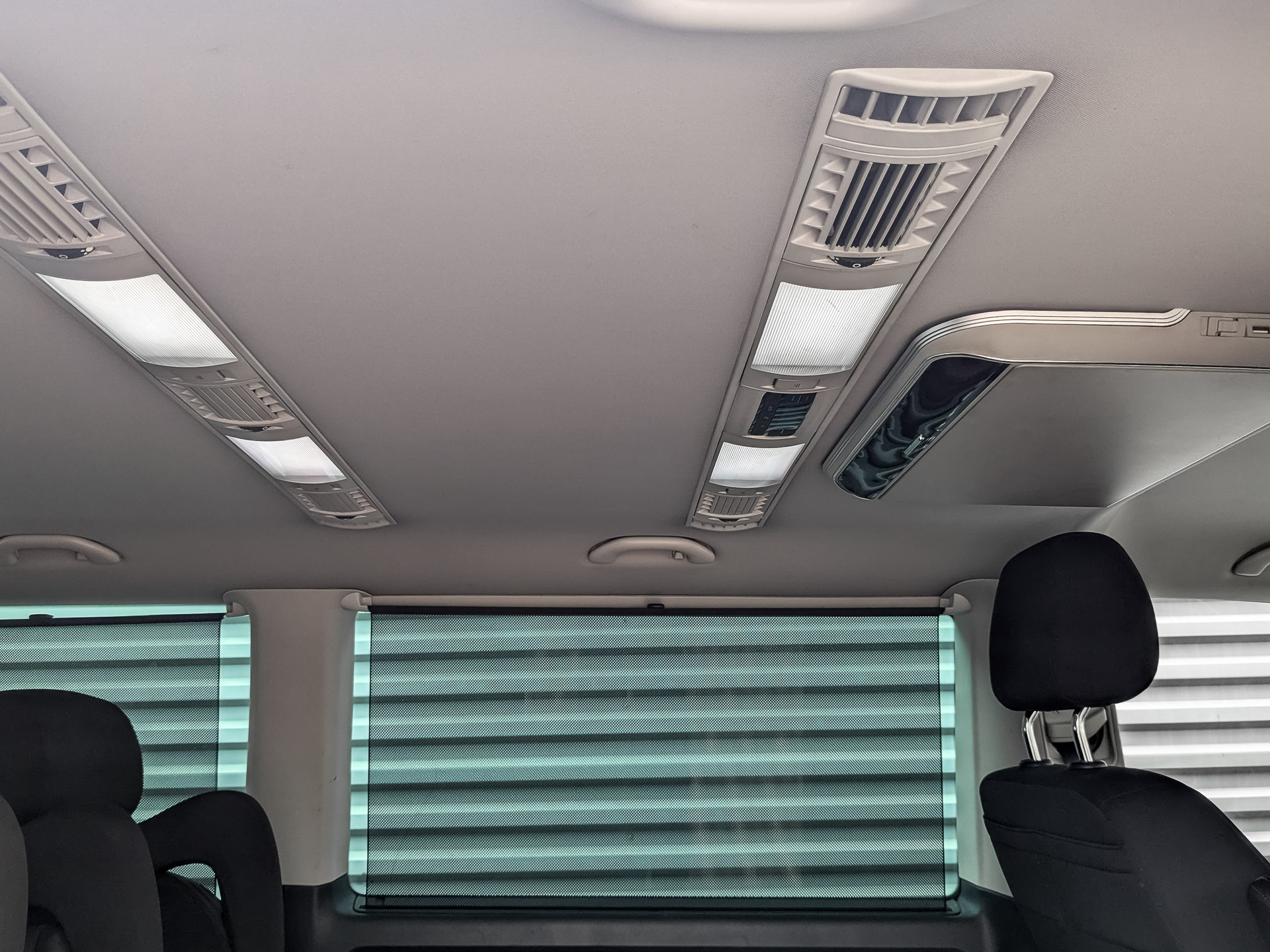 VOLKSWAGEN Multivan 2.00 (199 л.с), автомат, 2021, пробег 208 000 км