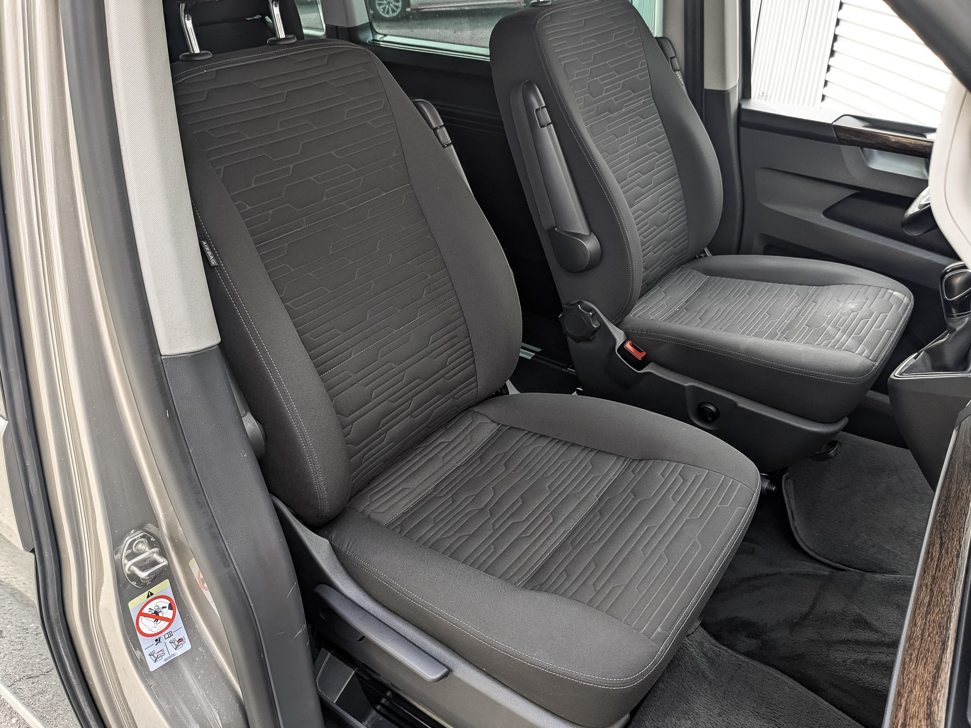 VOLKSWAGEN Multivan 2.00 (199 л.с), автомат, 2021, пробег 208 000 км