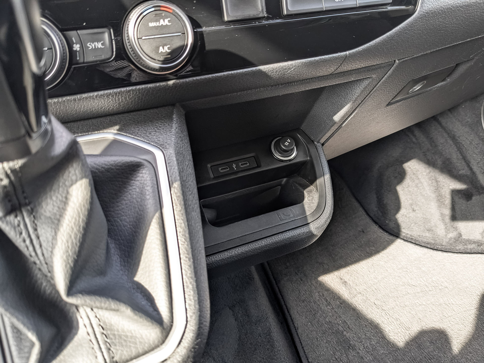 VOLKSWAGEN Multivan 2.00 (199 л.с), автомат, 2021, пробег 208 000 км