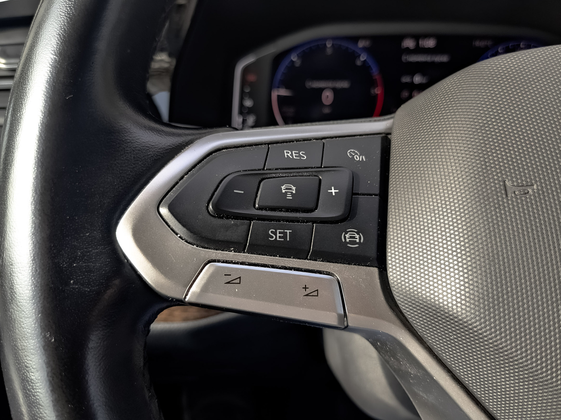 VOLKSWAGEN Multivan 2.00 (199 л.с), автомат, 2021, пробег 208 000 км