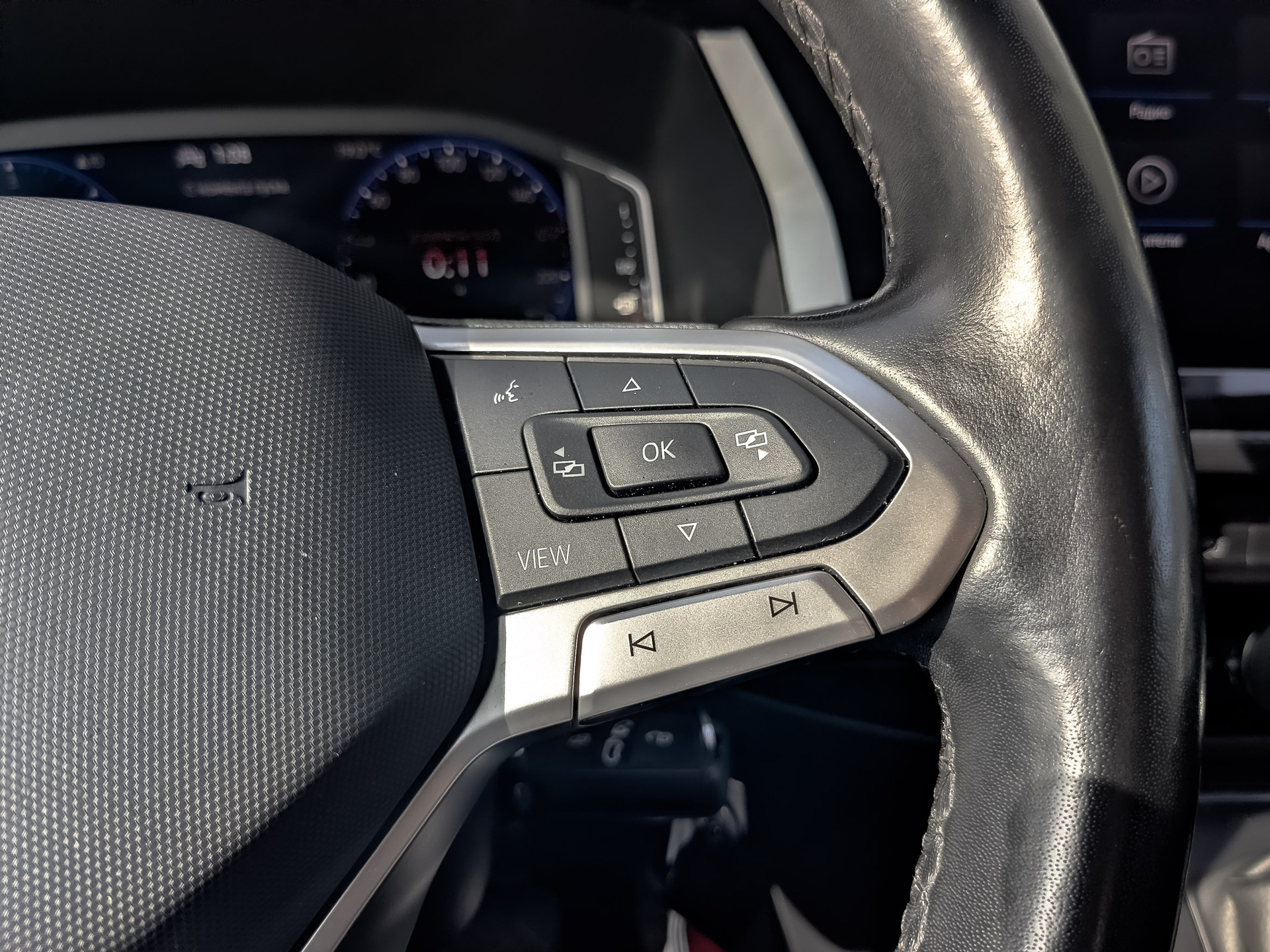 VOLKSWAGEN Multivan 2.00 (199 л.с), автомат, 2021, пробег 208 000 км