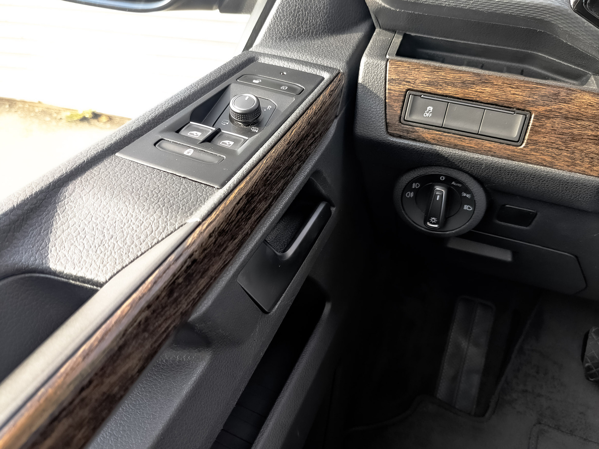 VOLKSWAGEN Multivan 2.00 (199 л.с), автомат, 2021, пробег 208 000 км