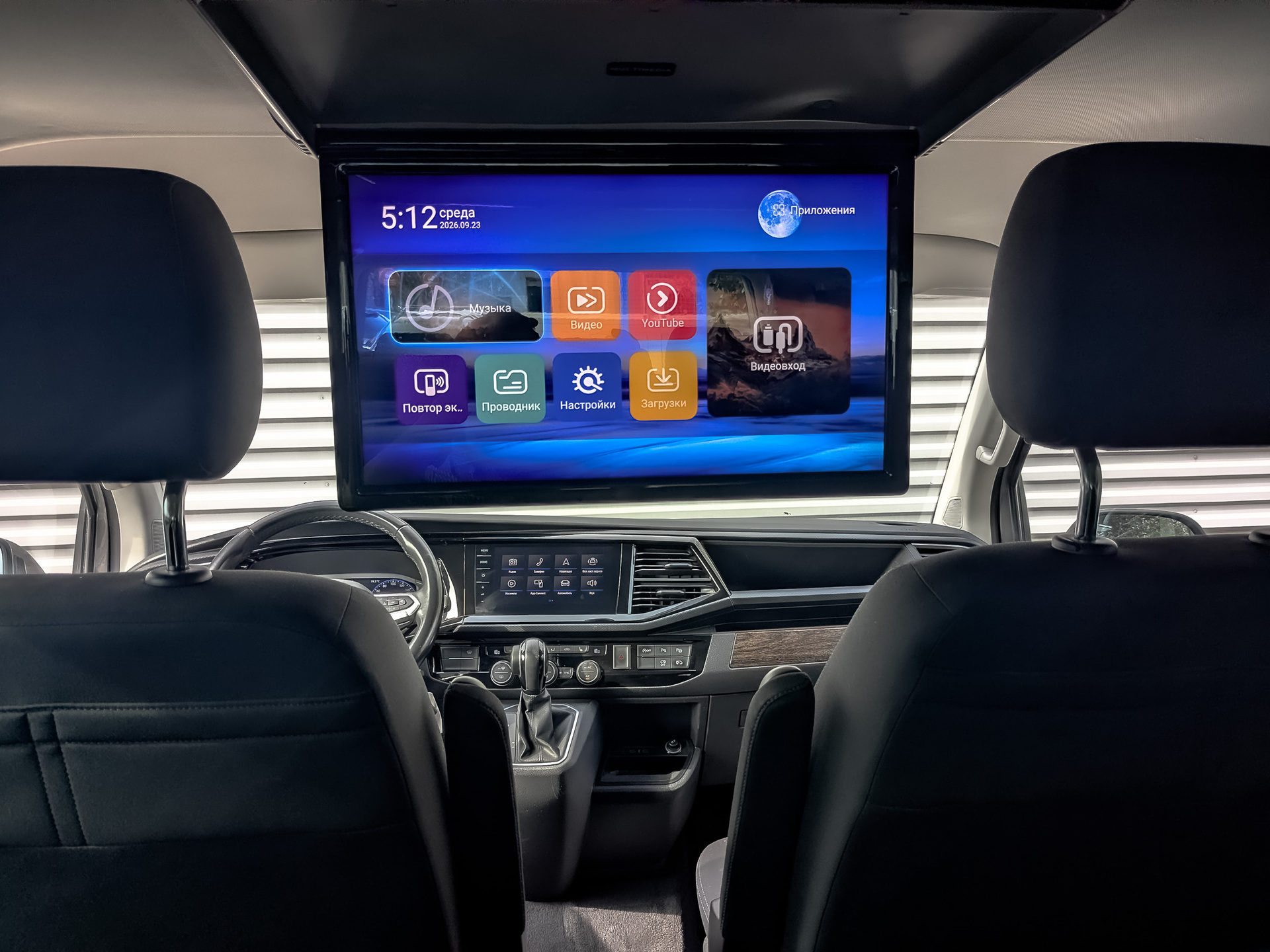 VOLKSWAGEN Multivan 2.00 (199 л.с), автомат, 2021, пробег 208 000 км