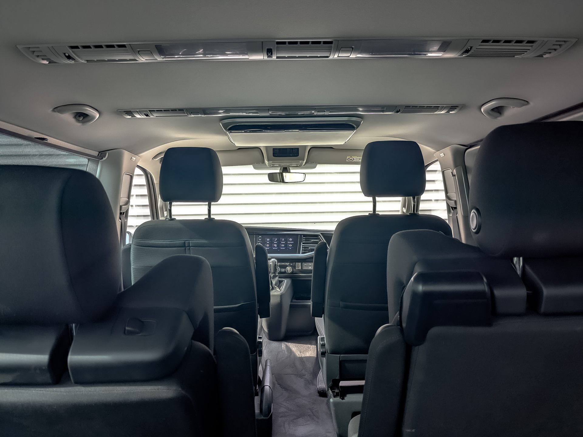 VOLKSWAGEN Multivan 2.00 (199 л.с), автомат, 2021, пробег 208 000 км
