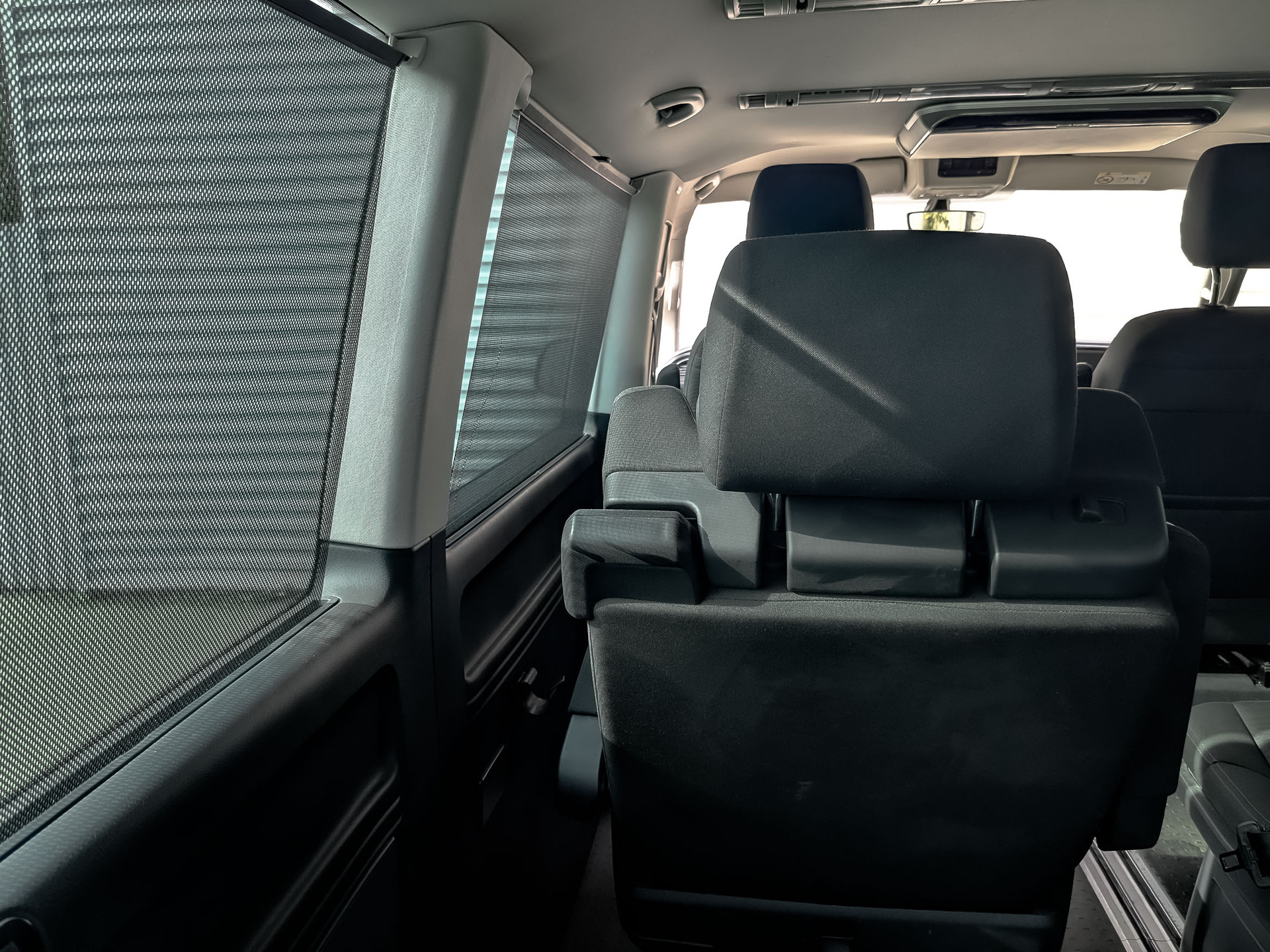 VOLKSWAGEN Multivan 2.00 (199 л.с), автомат, 2021, пробег 208 000 км