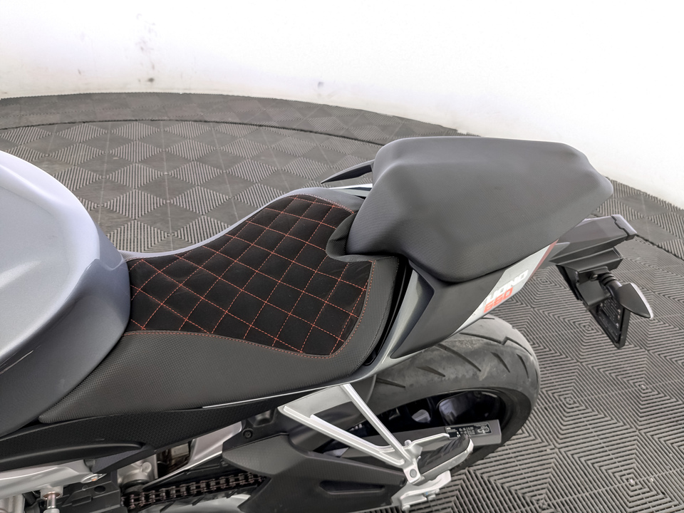 Aprilia Tuono 660 - фото №8
