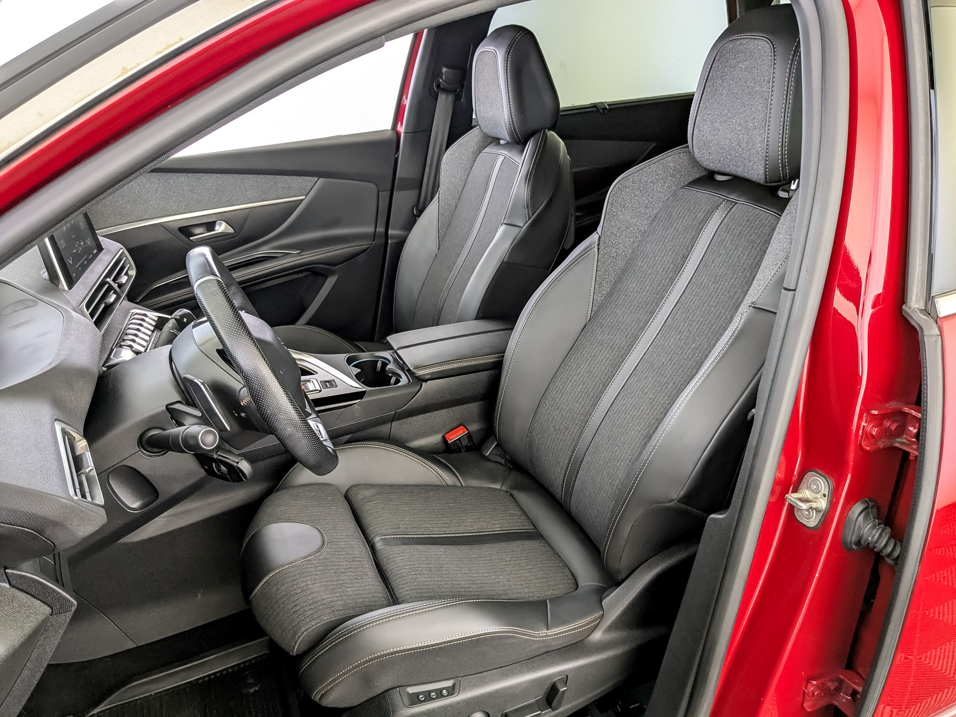 PEUGEOT 5008 1.60 (150 л.с), автомат, 2020, пробег 64 734 км
